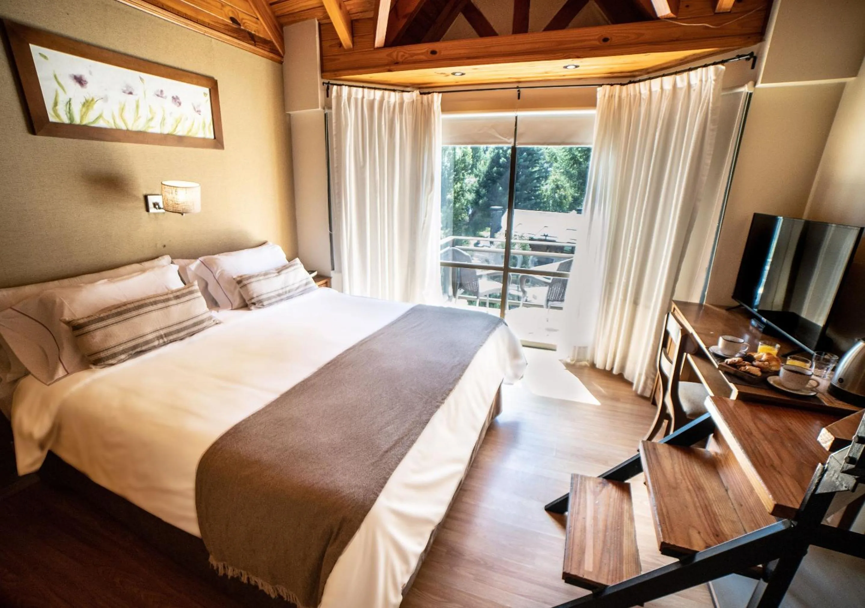 Photo of the whole room, Bed in La Comarca Resort & Spa