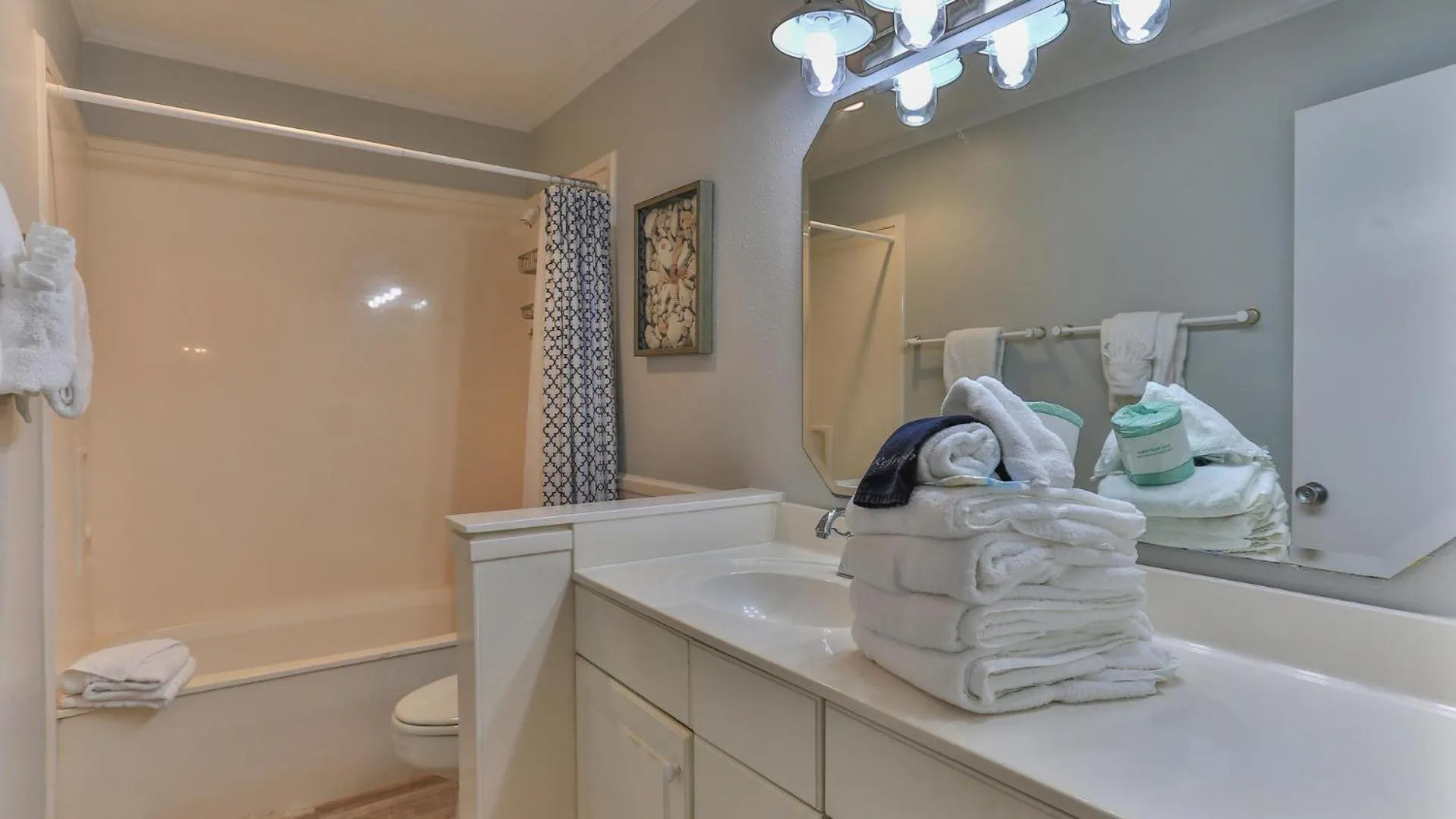 Aegean 210 - Updated 2 Bedroom 2 Bath at the Aegean