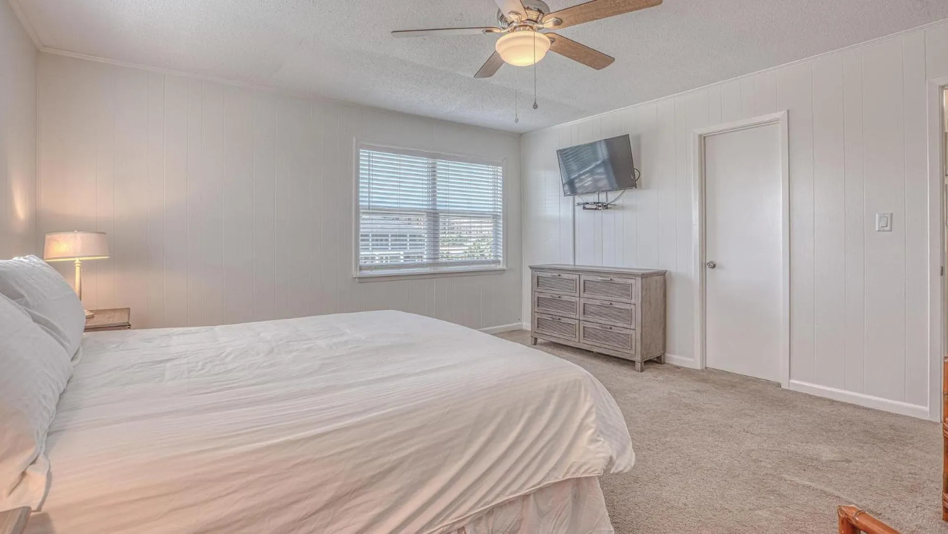 Bed in The Back Porch - Is a relaxing 4 bedroom 3 bathroom House on Holiday Isle