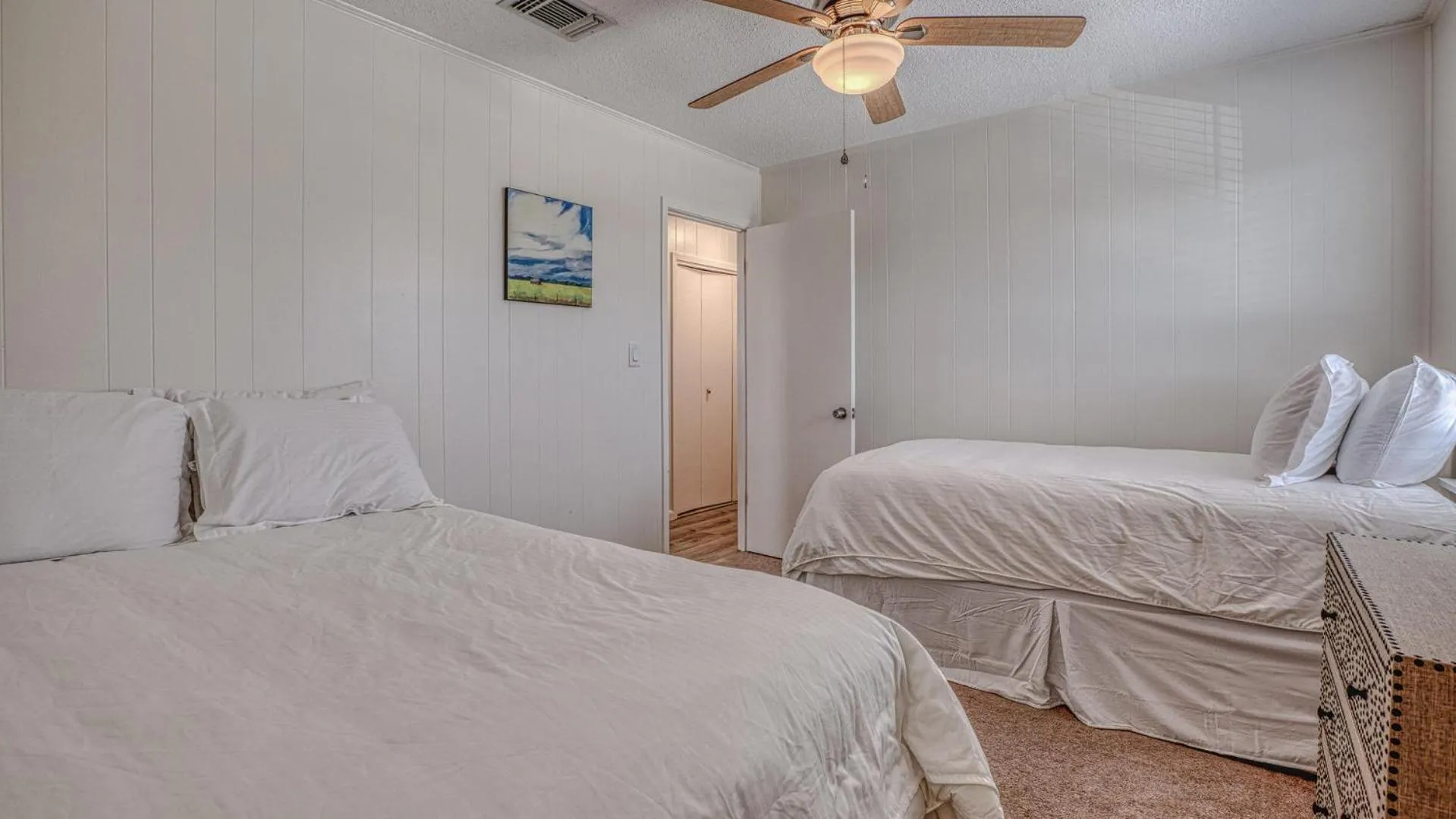 Bed in The Back Porch - Is a relaxing 4 bedroom 3 bathroom House on Holiday Isle