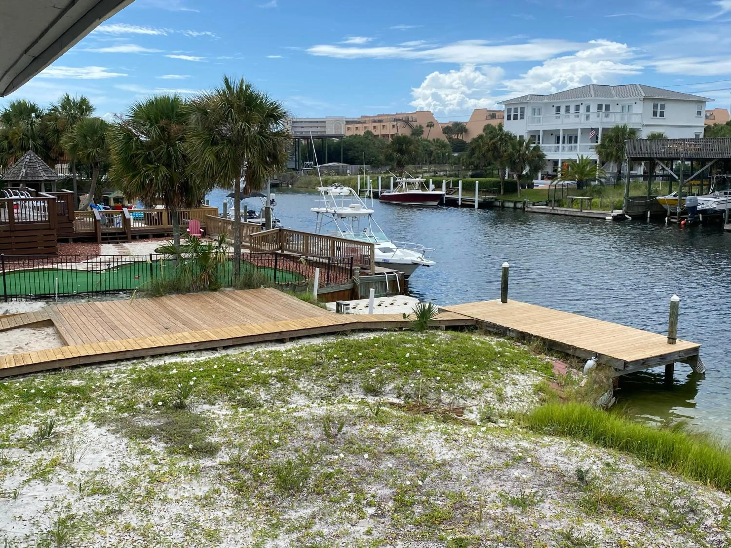 The Back Porch - Is a relaxing 4 bedroom 3 bathroom House on Holiday Isle