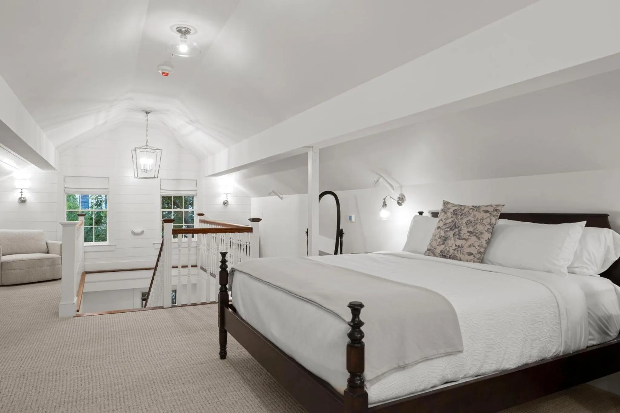 Photo of the whole room, Bed in The Davenport Inn