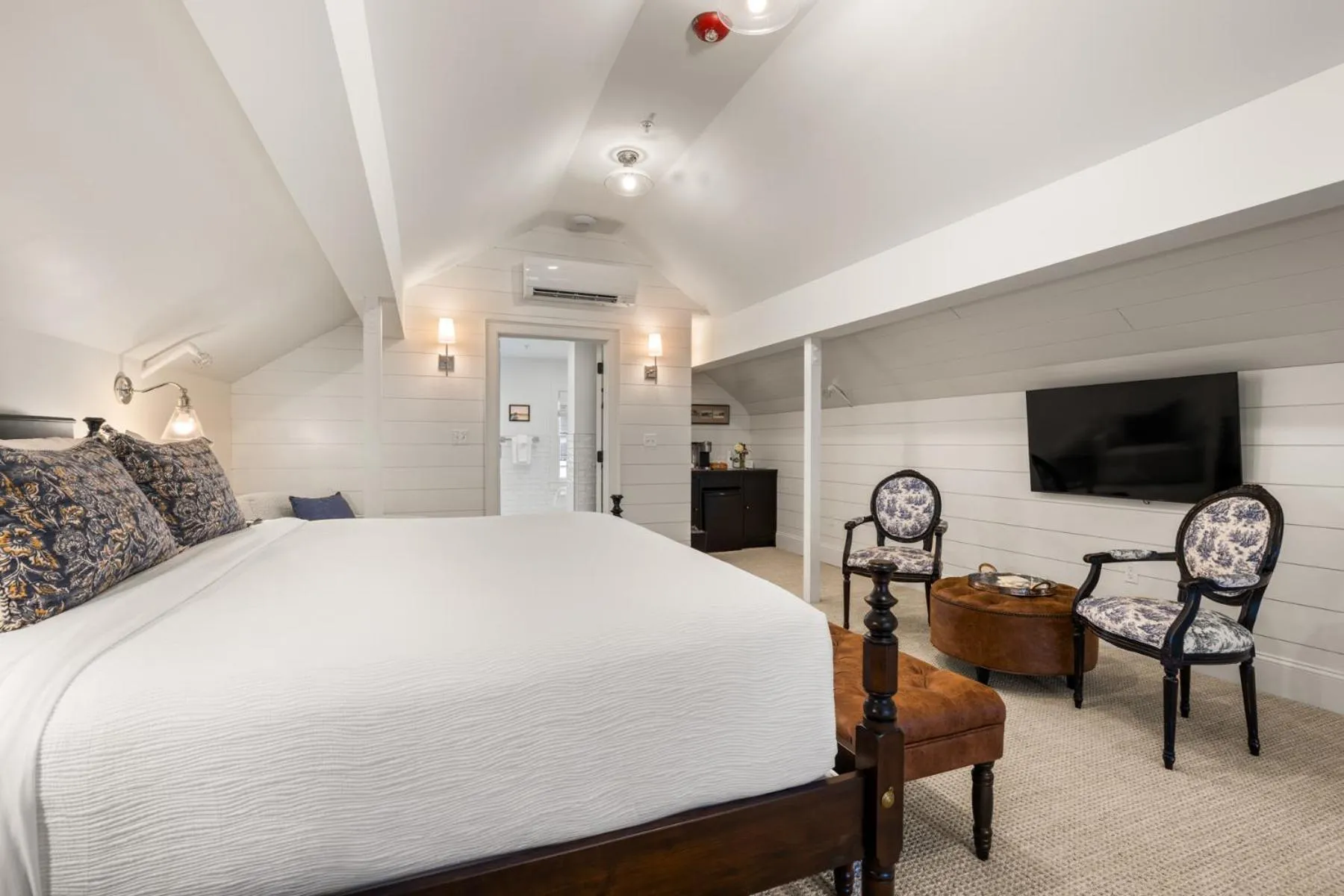 Bed in The Davenport Inn