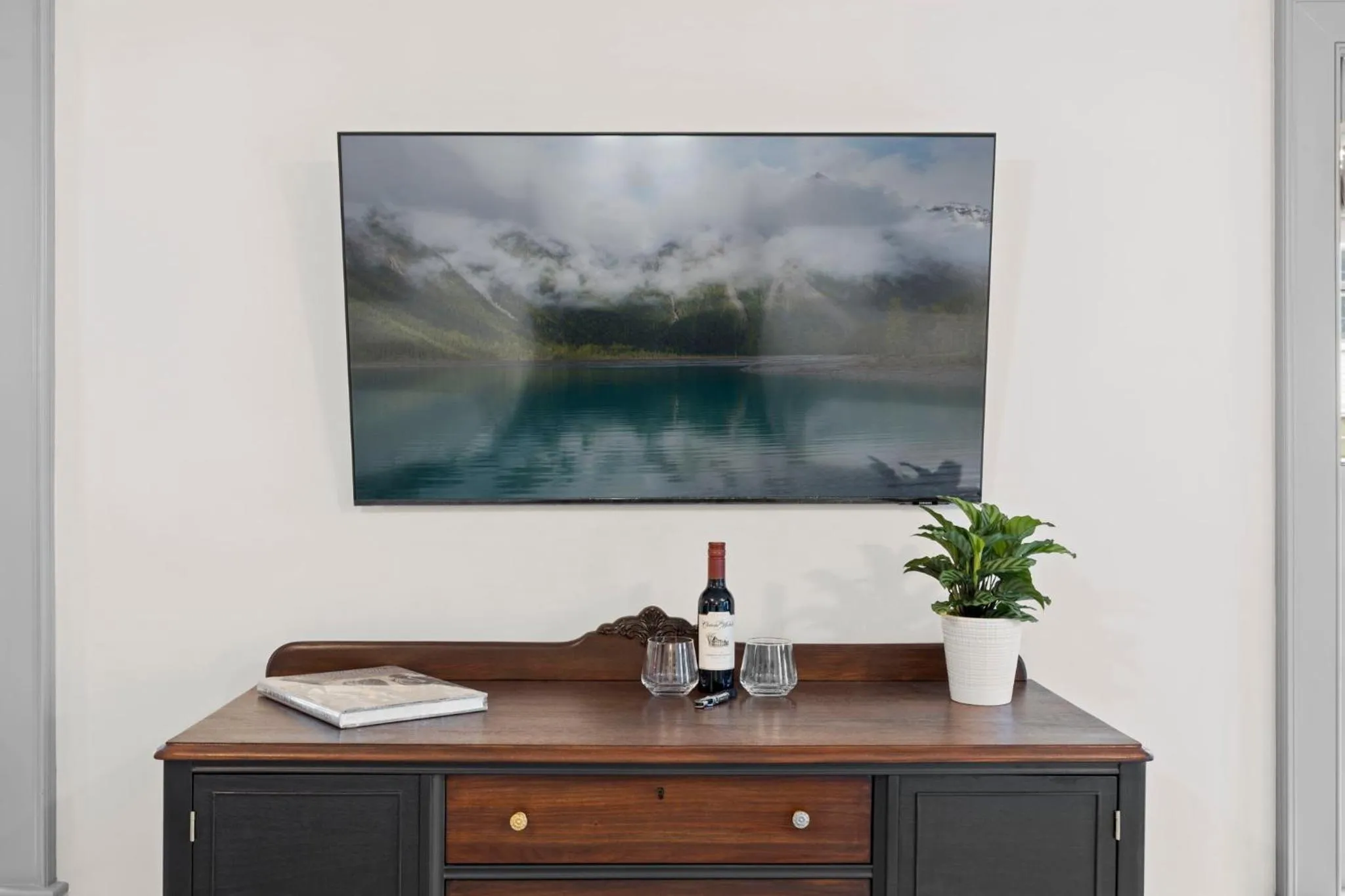 TV and multimedia in The Davenport Inn