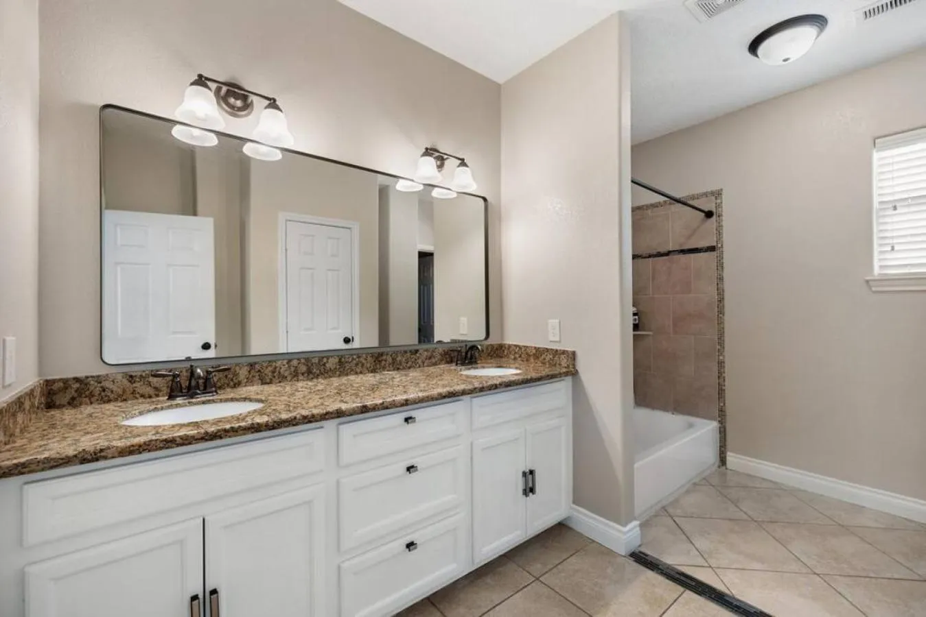 Bathroom in Modern 6 Bedroom with Tons of Games