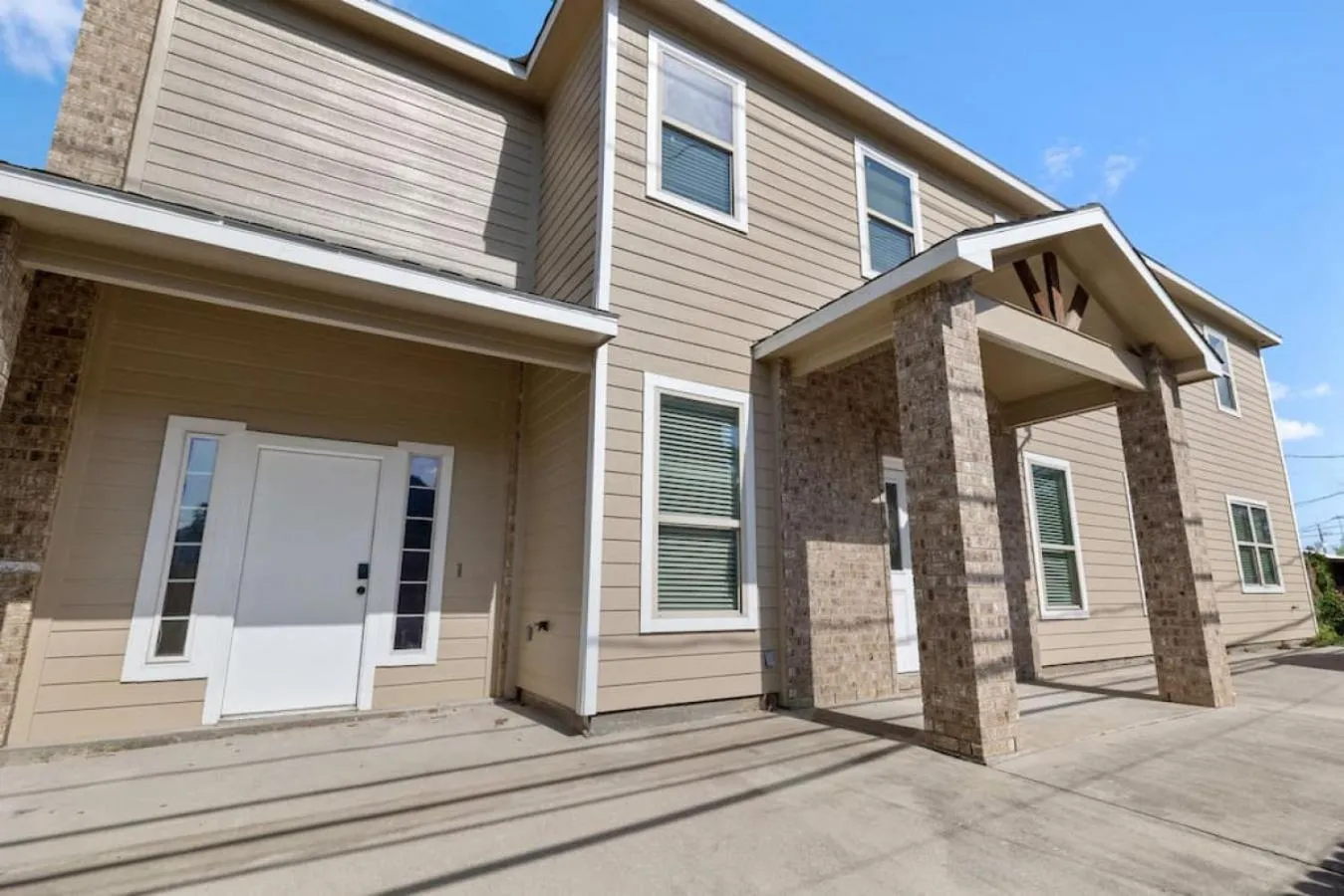 Facade/entrance in Modern 6 Bedroom with Tons of Games