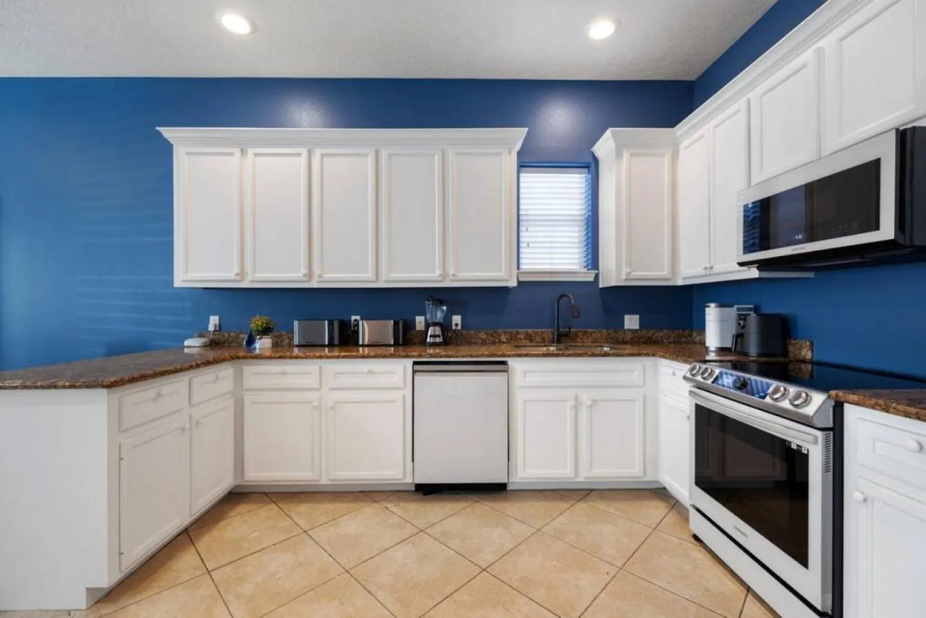 Kitchen or kitchenette in Stylish 3 Bedroom With Tons of Games and 85 Inch TV
