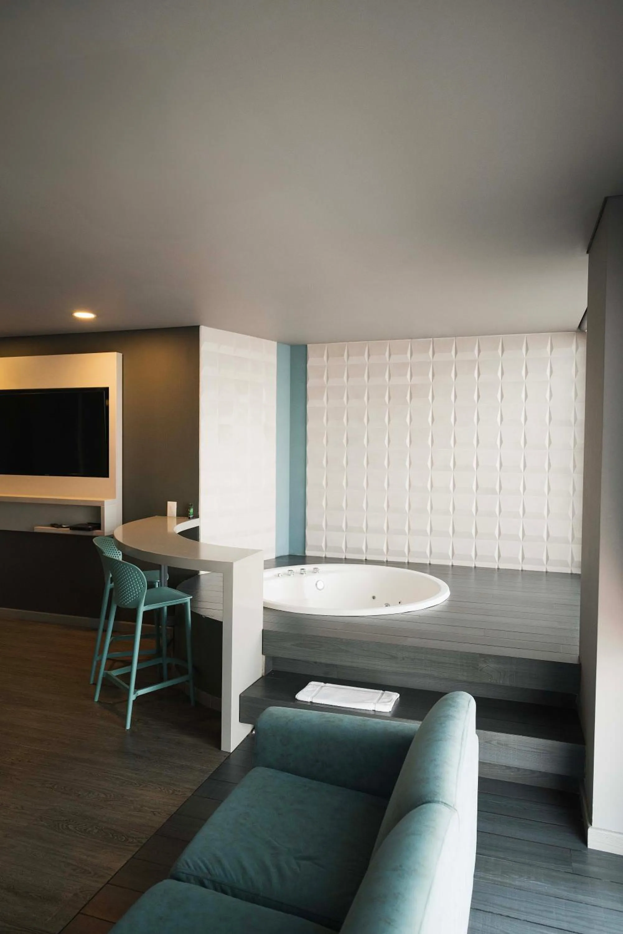 Photo of the whole room in Hotel Black Tower Premium