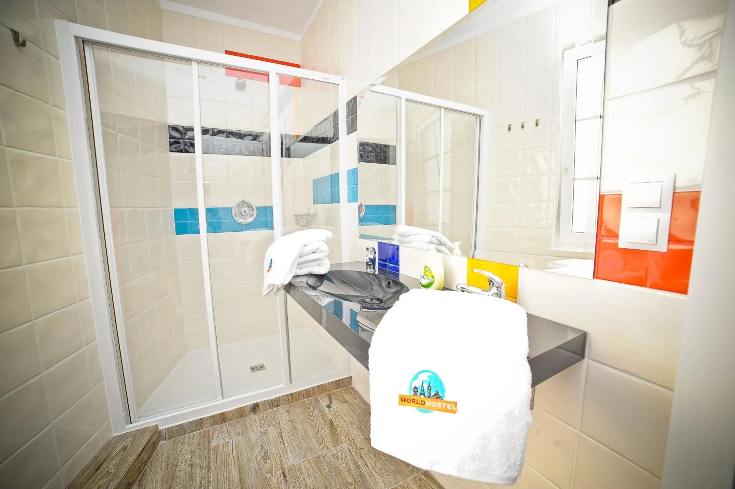 Shower in World Hostel - Old Town