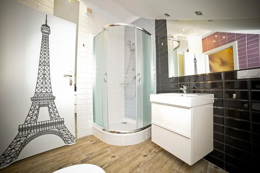 Shower in World Hostel - Old Town