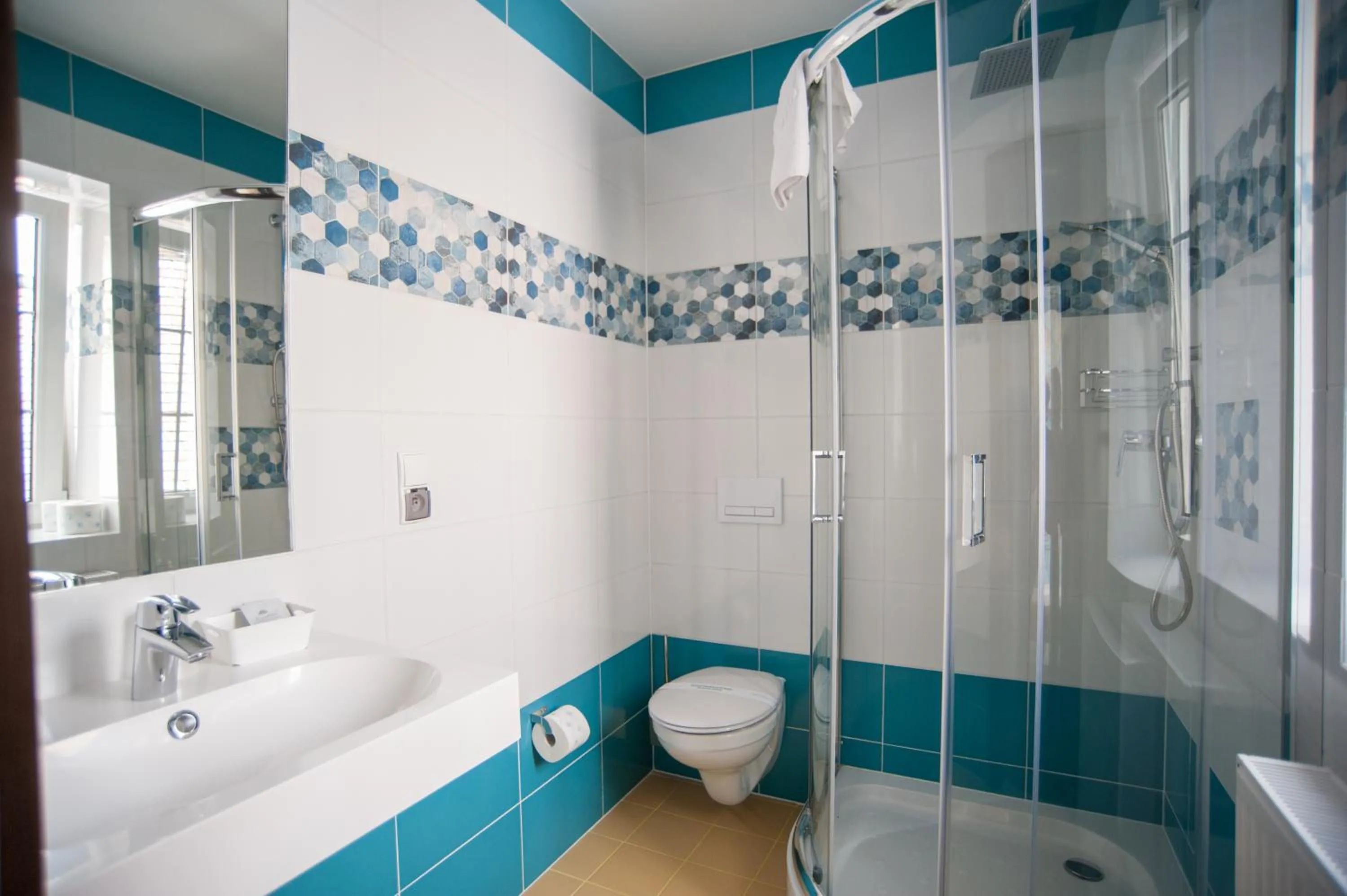 Shower in World Hostel - Old Town