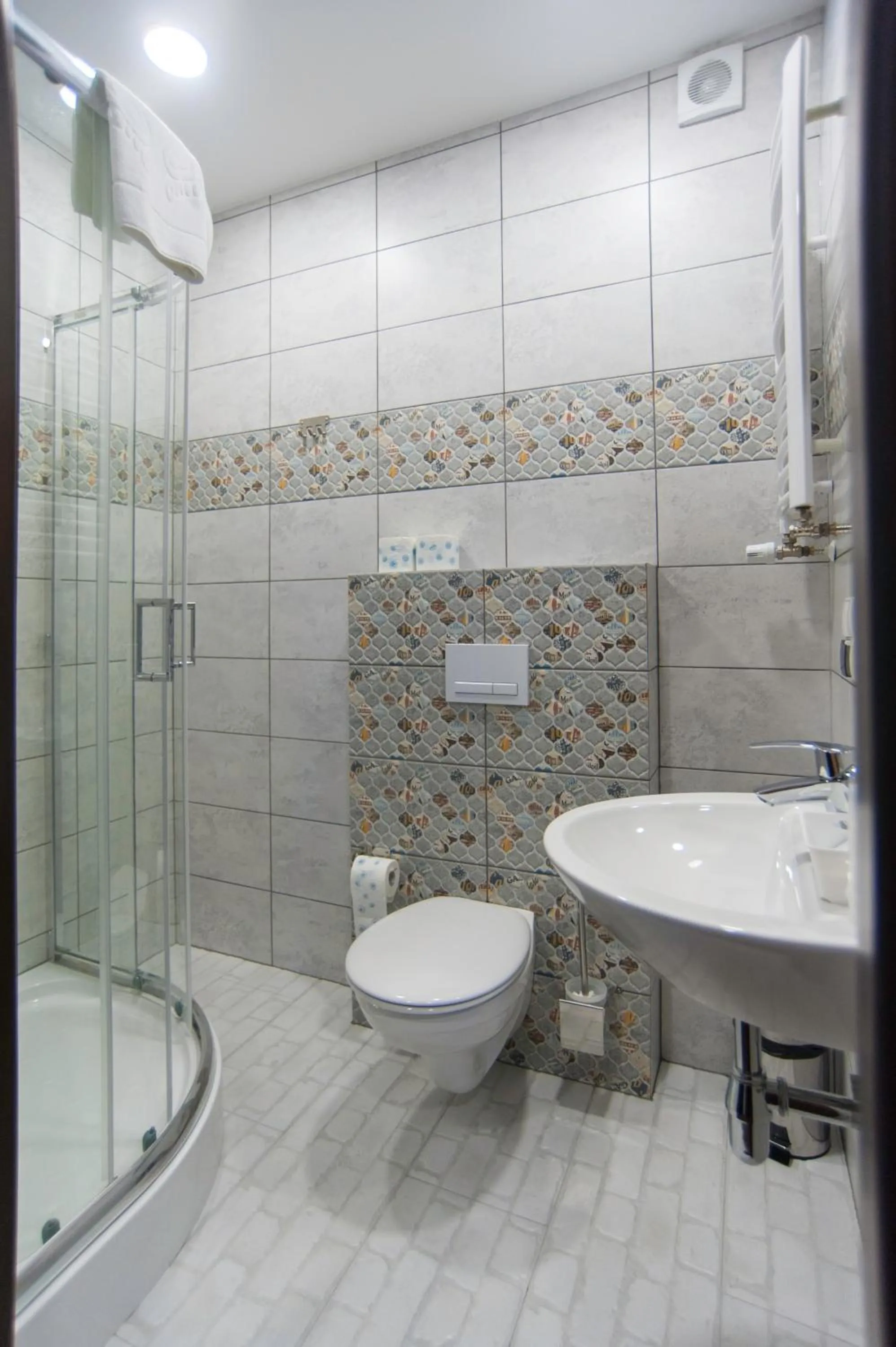 Shower in World Hostel - Old Town