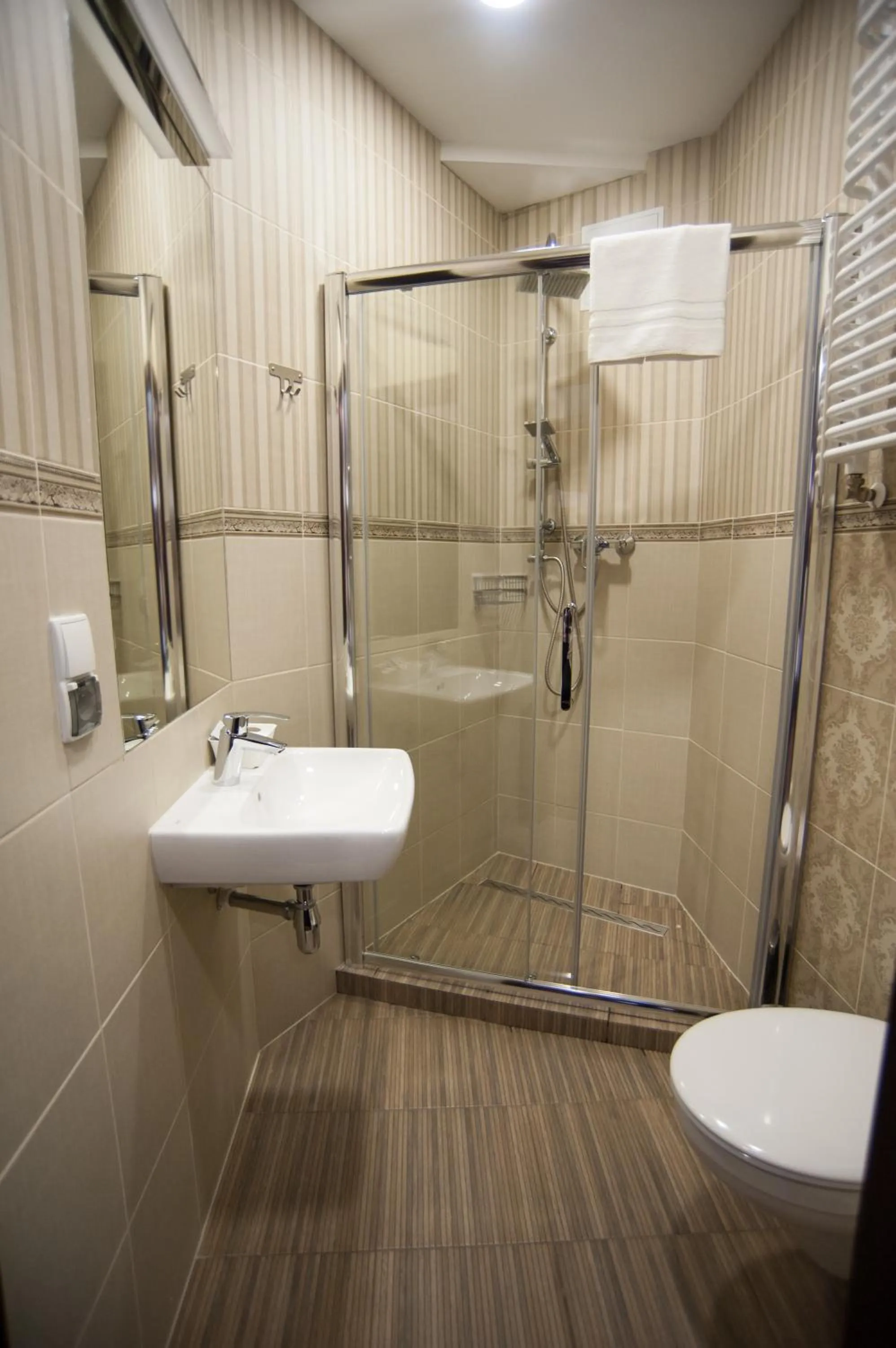 Shower in World Hostel - Old Town