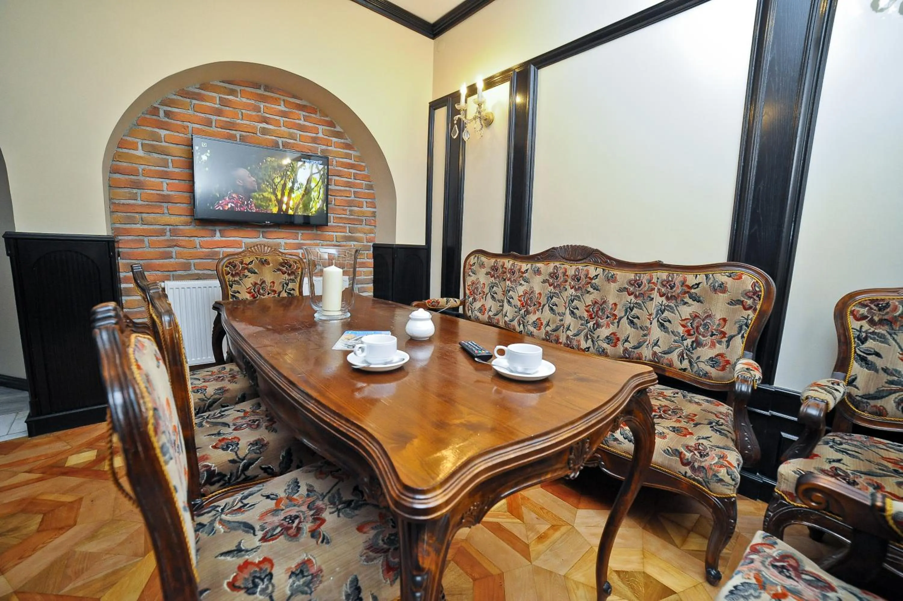 Communal lounge/ TV room in World Hostel - Old Town