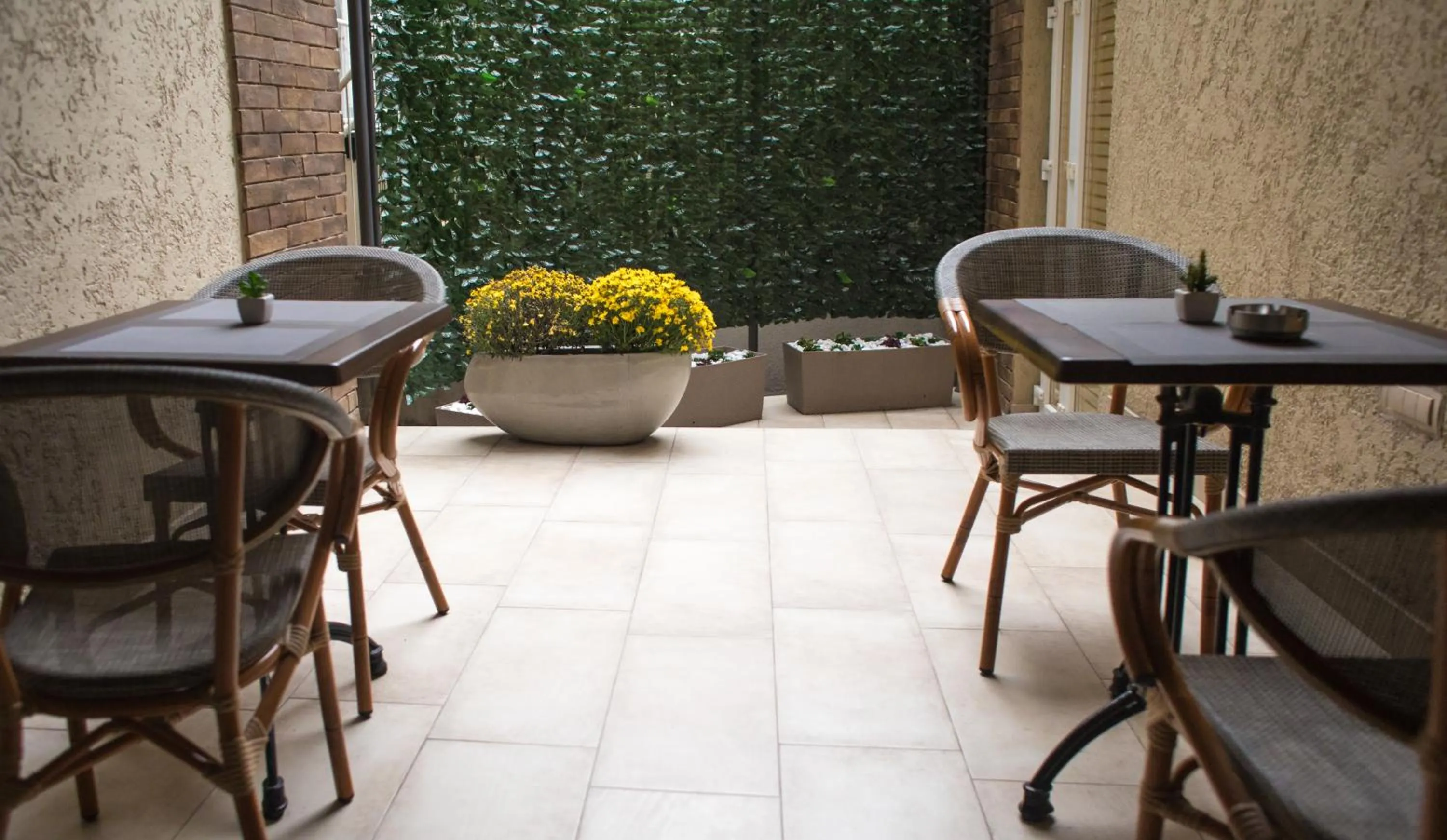 Restaurant/places to eat in Prince Hall