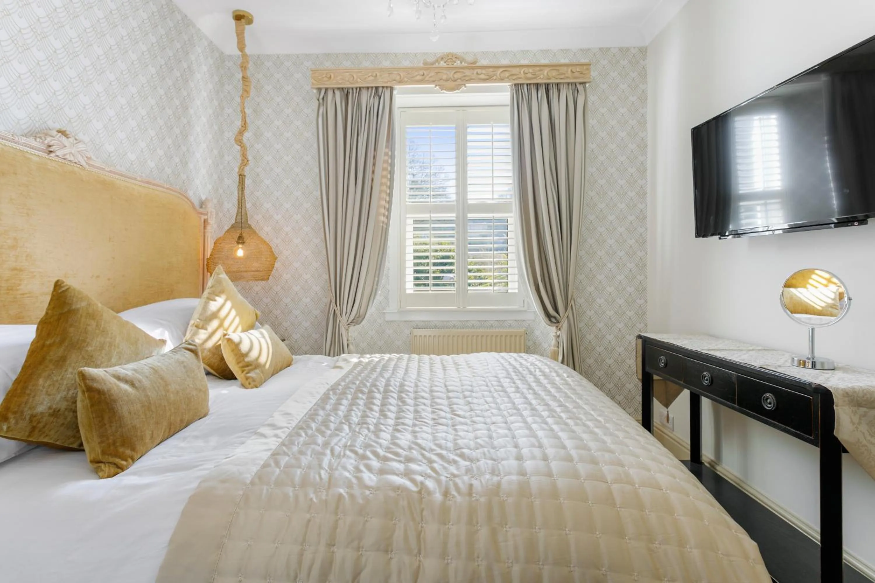 Bed in The Somerville