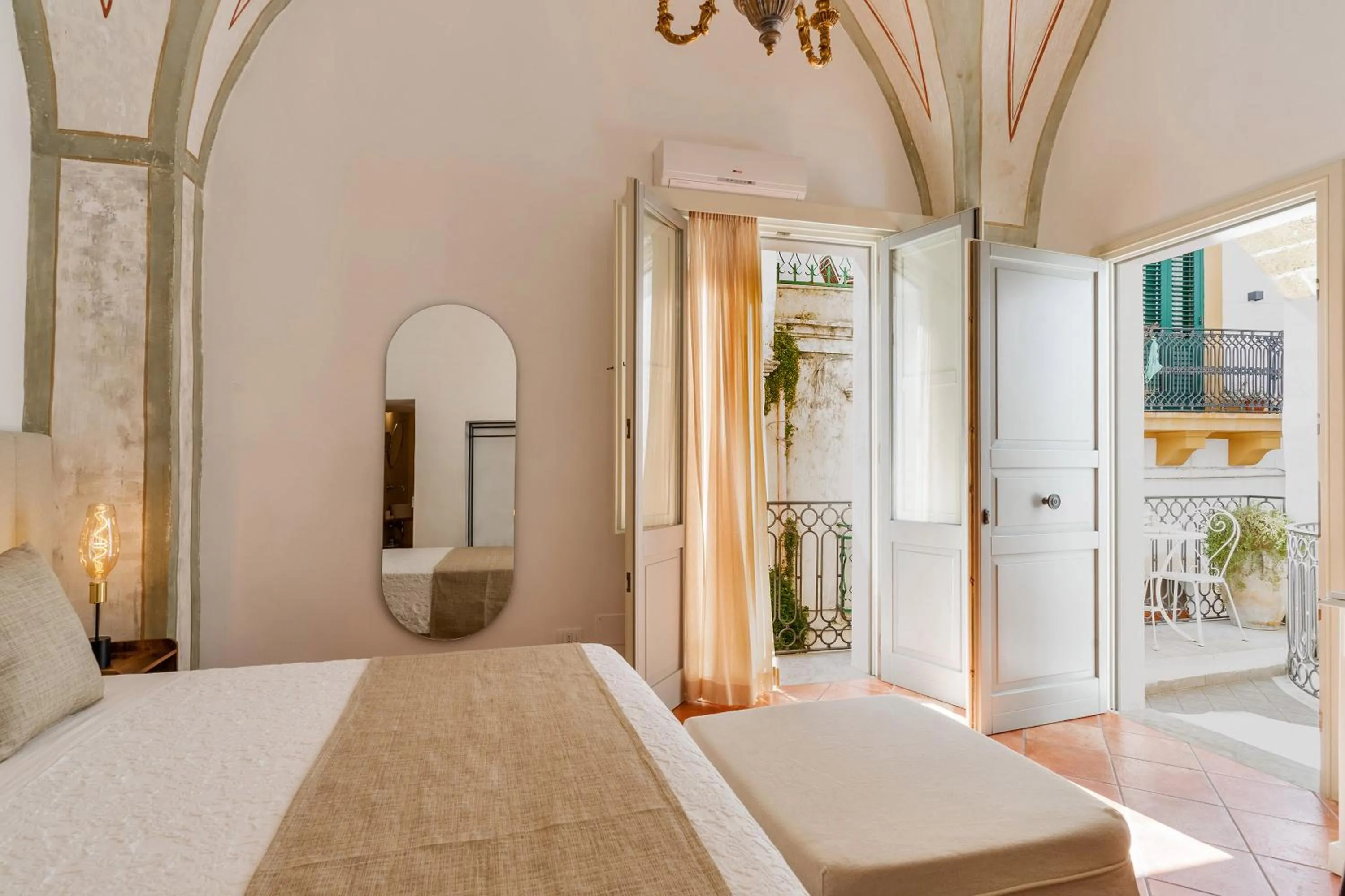 Bed in Corte Patitari - by Patitari Suites