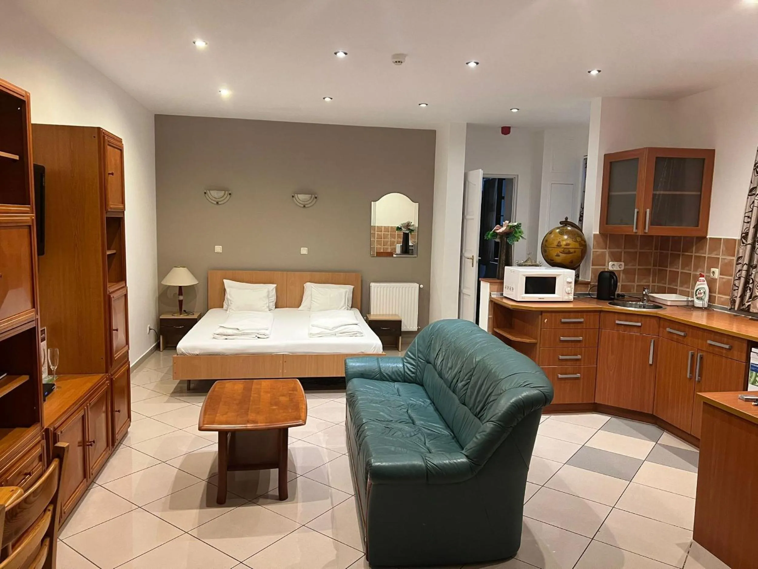 Kitchen or kitchenette, Bed in Esprit Hotel