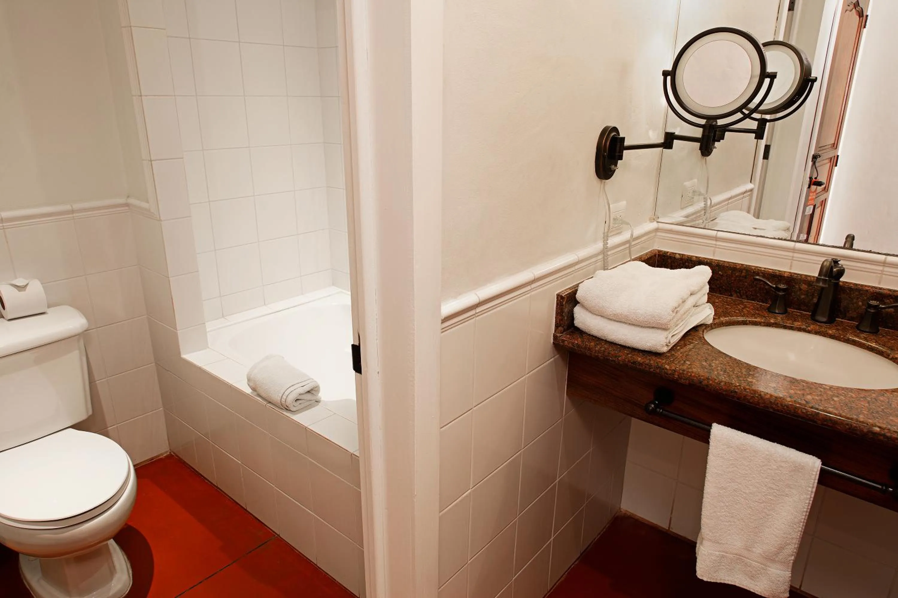 Bathroom in Hotel Isla de Flores