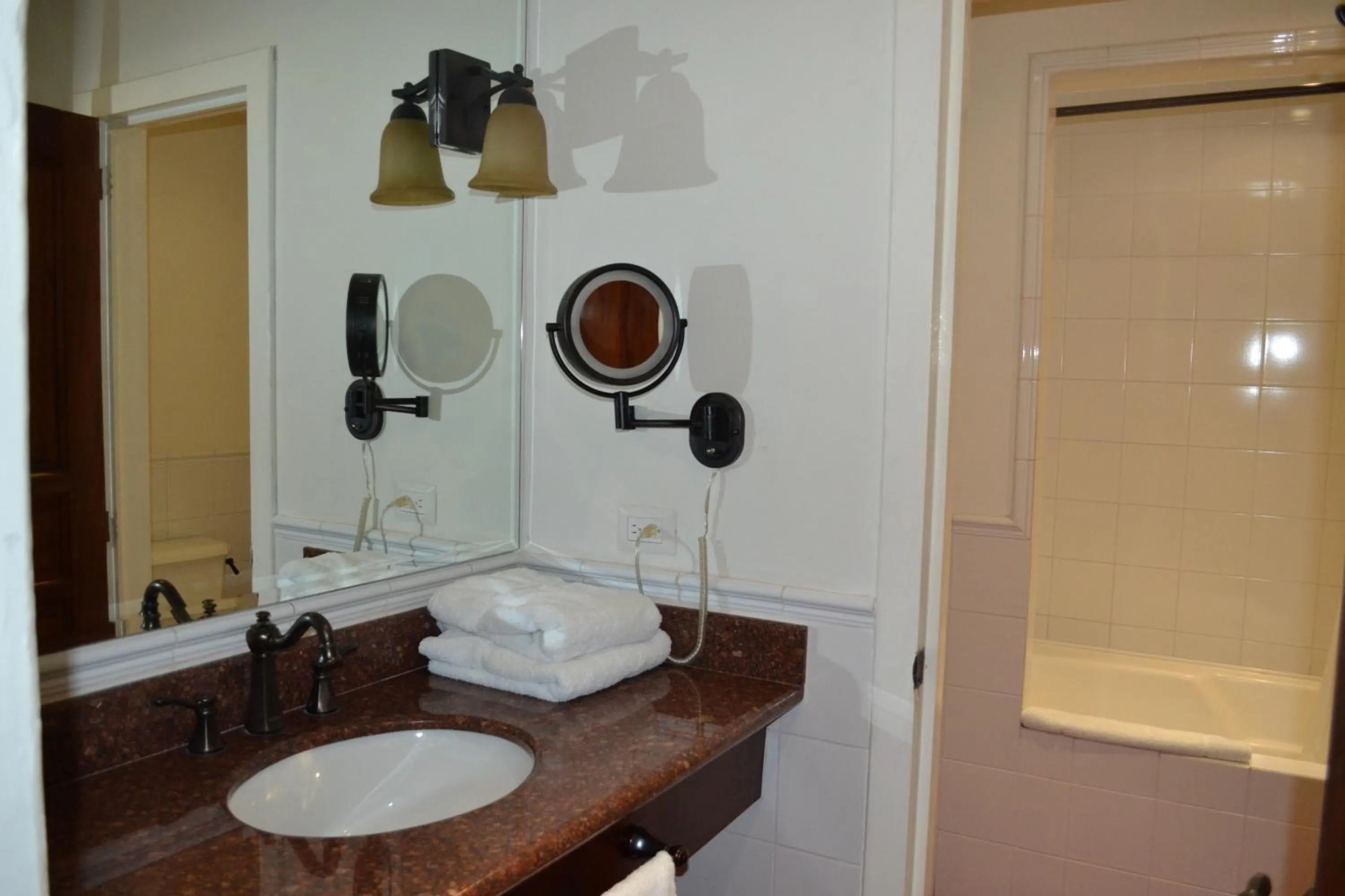 Bathroom in Hotel Isla de Flores