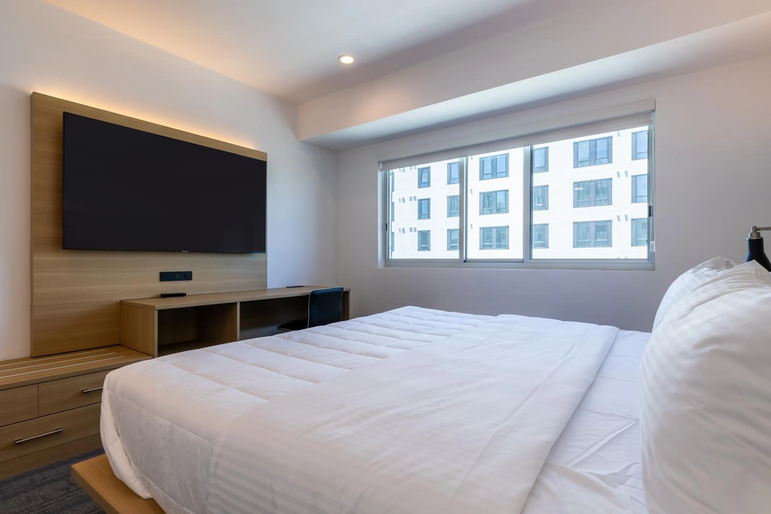 Bed in Hotel Mai Downtown Long Beach