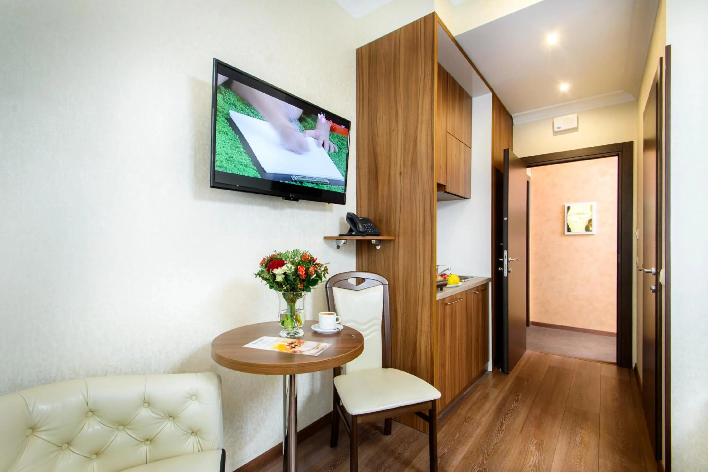 Kitchen or kitchenette in BonApart Hotel by UHM