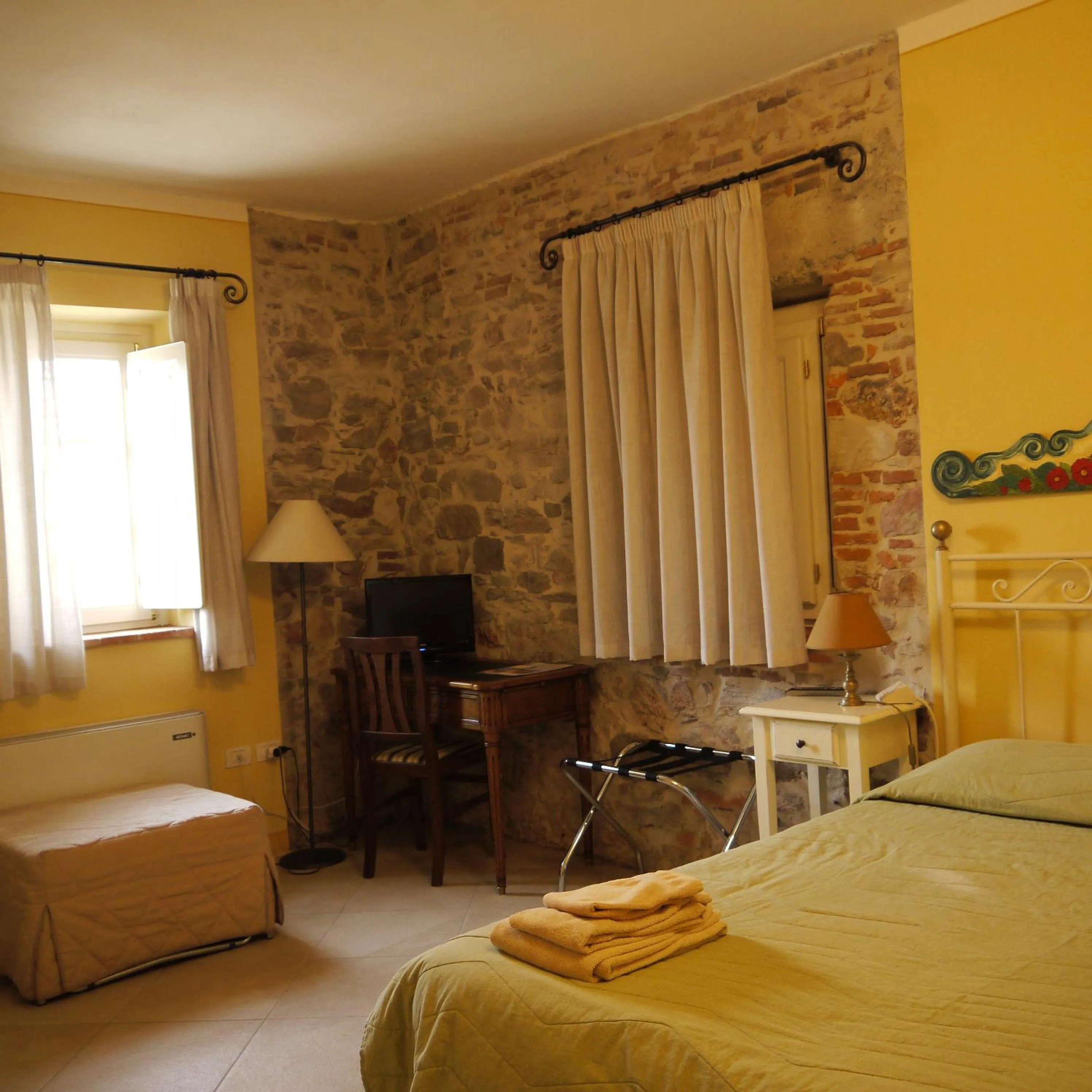 People, Bed in Corte Capitani