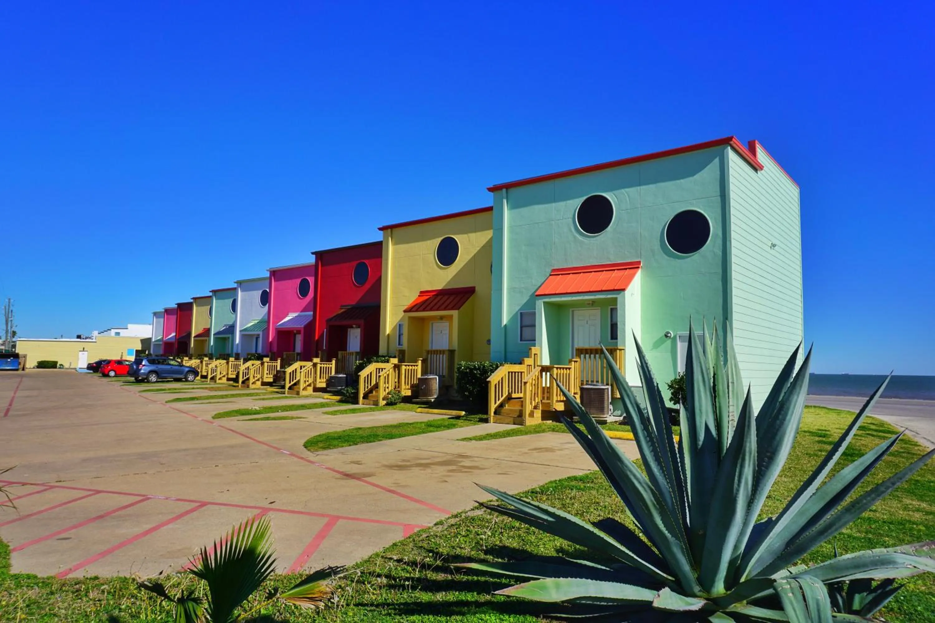 Neighbourhood in Four Seasons on the Gulf