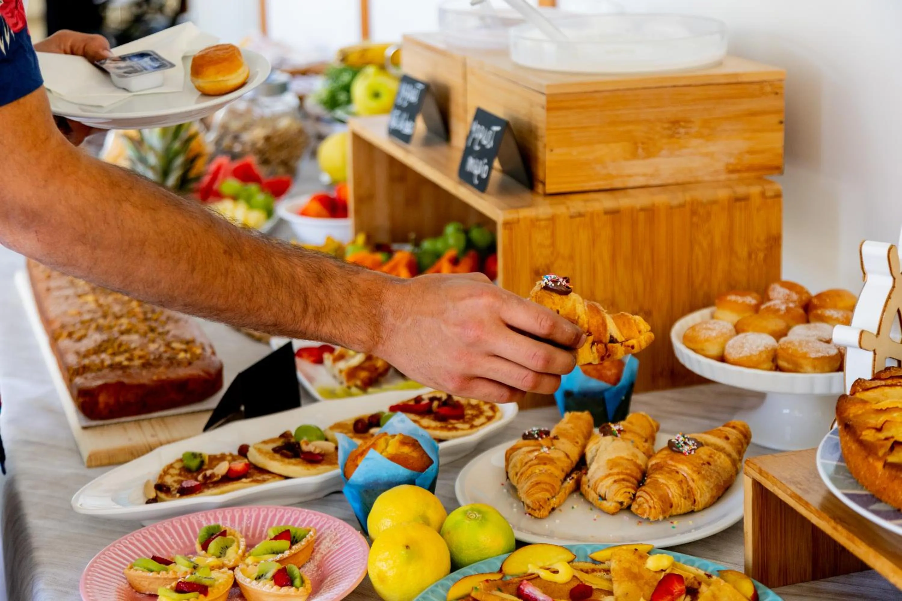 Food and drinks in Hotel Kim