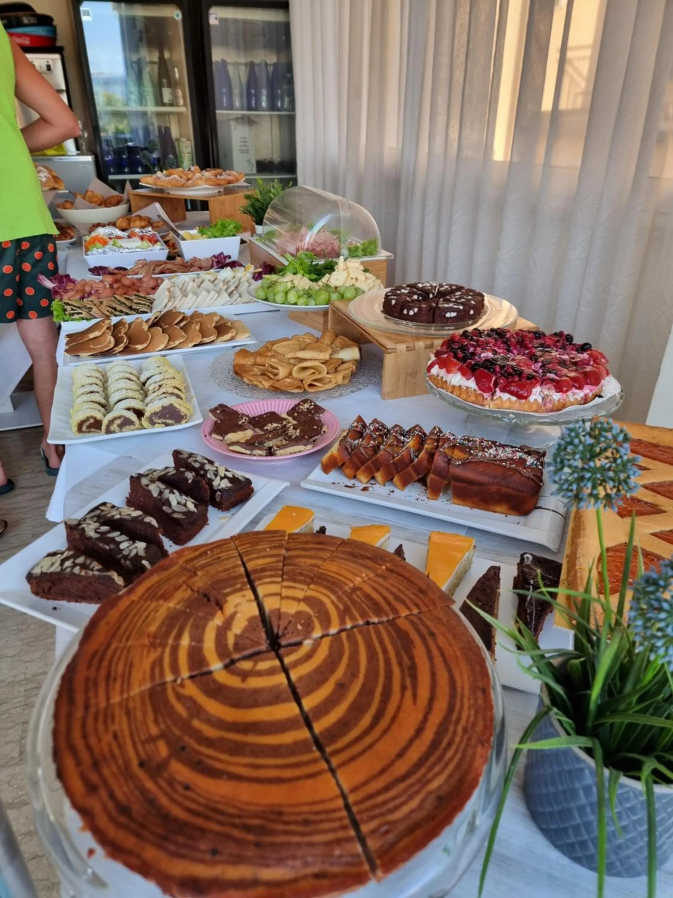 Restaurant/places to eat in Hotel Kim