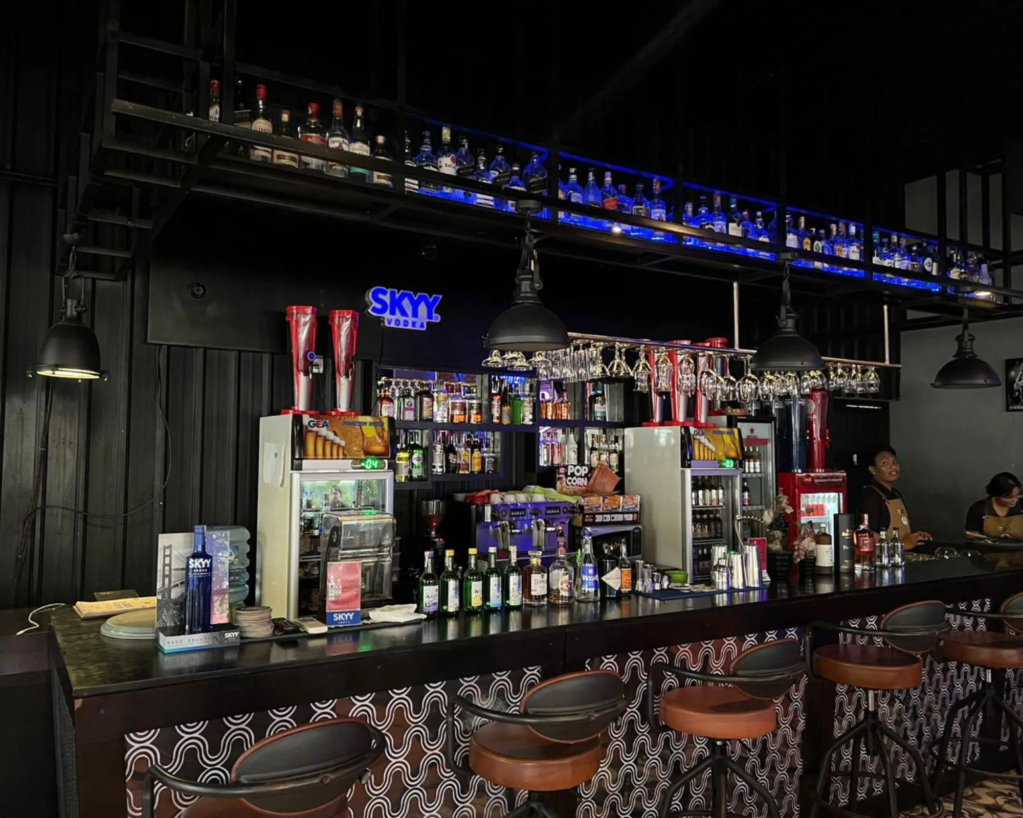 Restaurant/places to eat in Griya Shanti Suites