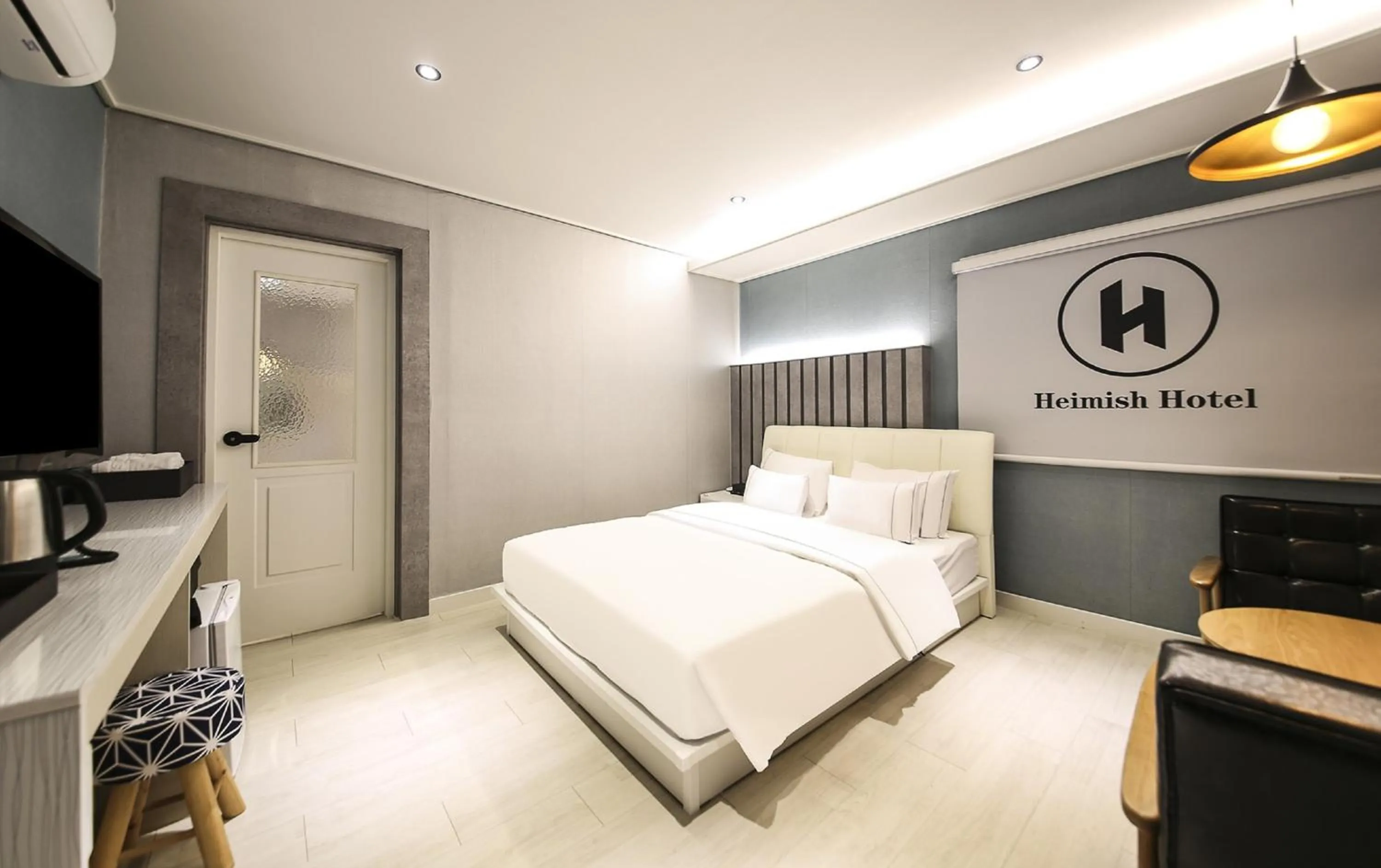 Photo of the whole room, Bed in Heimish Hotel