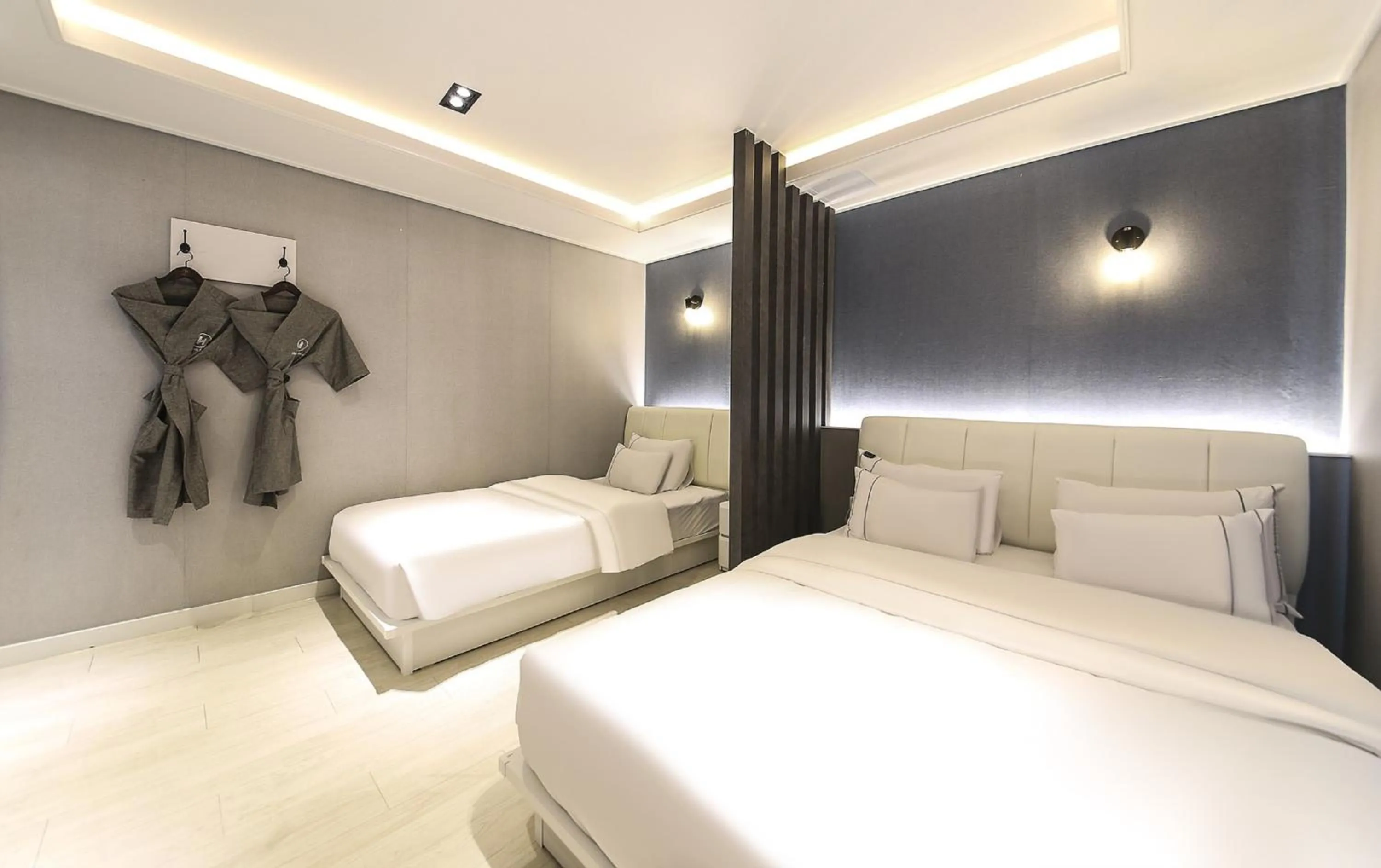 Photo of the whole room, Bed in Heimish Hotel