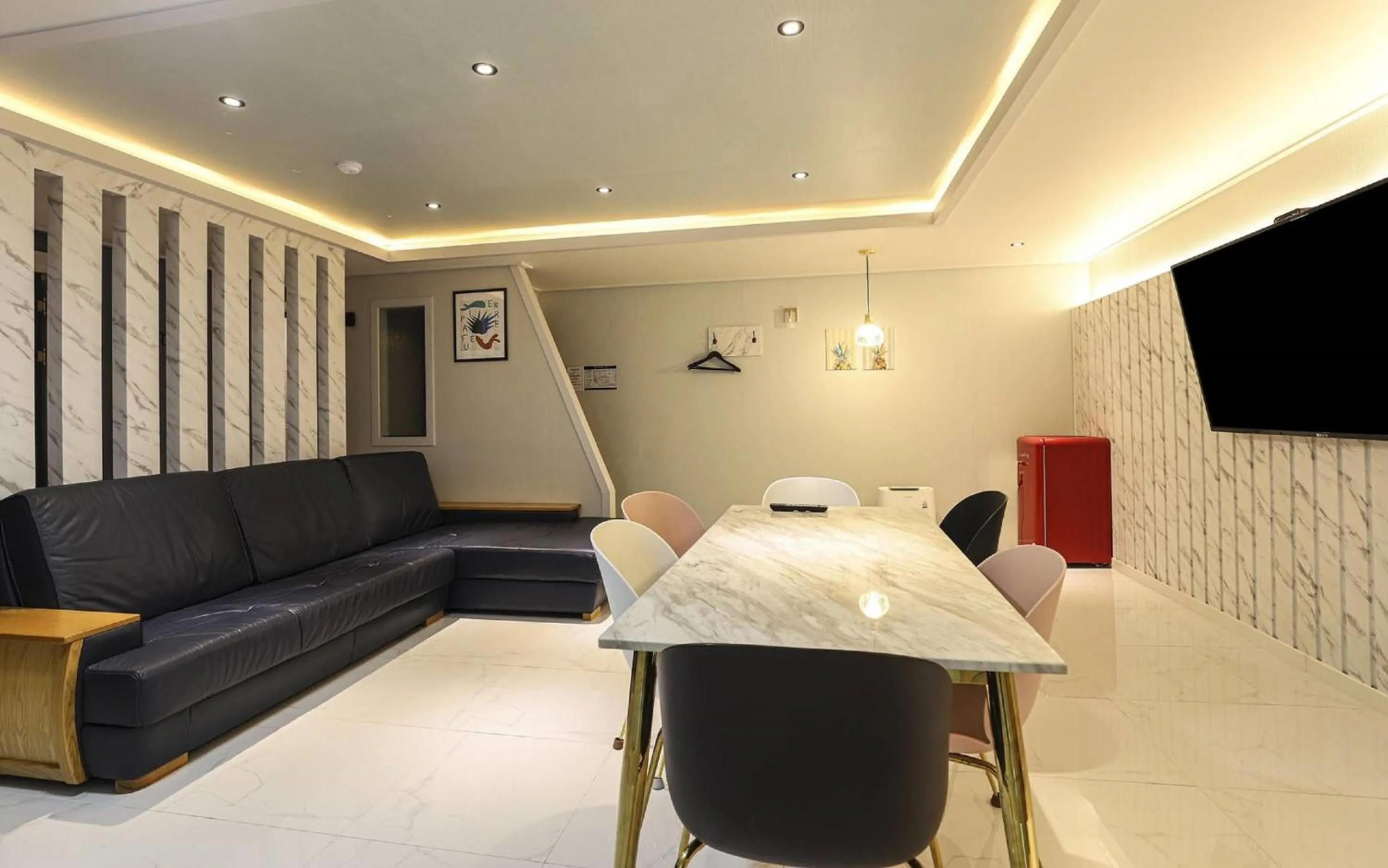 Living room in Heimish Hotel