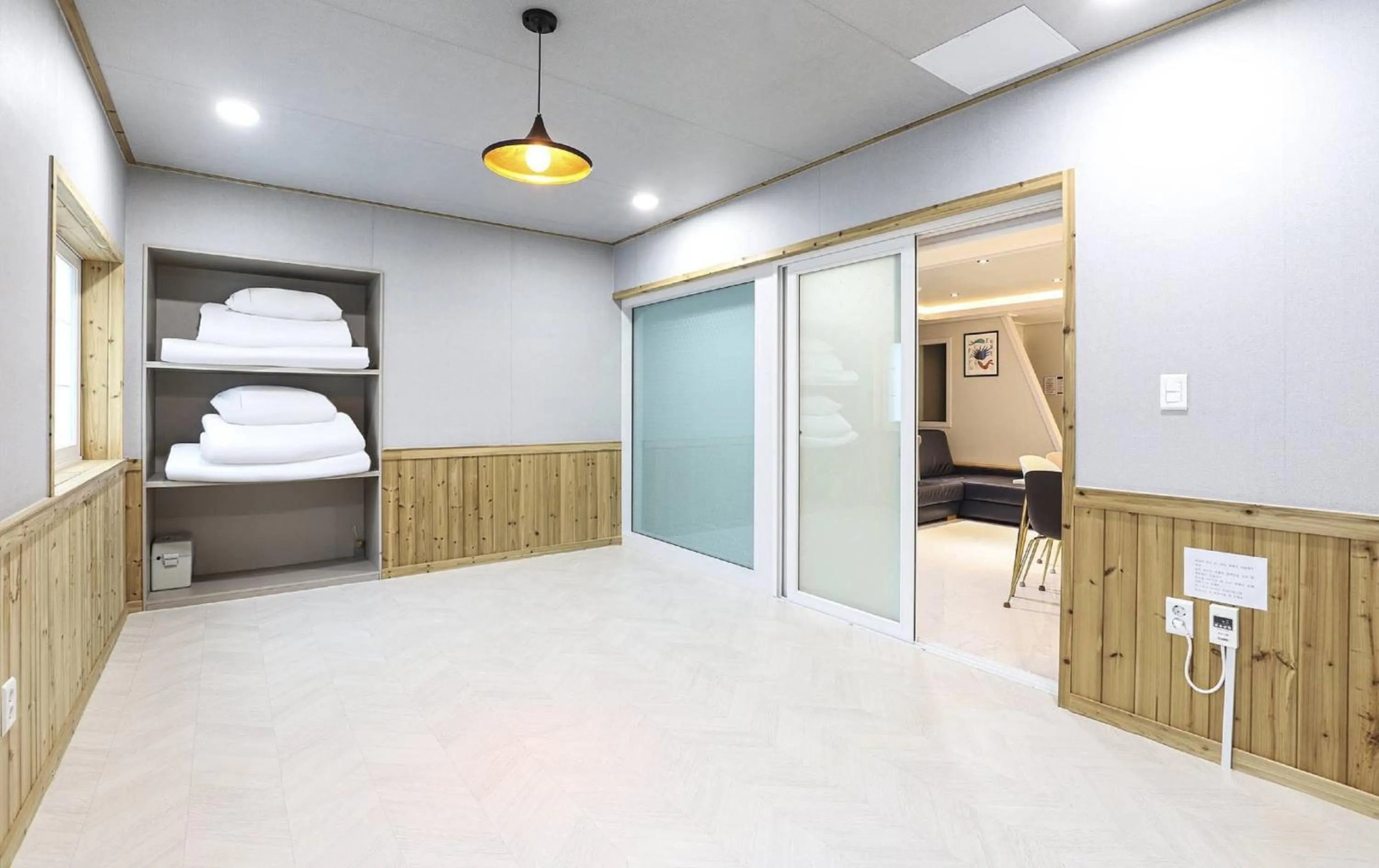 Photo of the whole room, Bed in Heimish Hotel