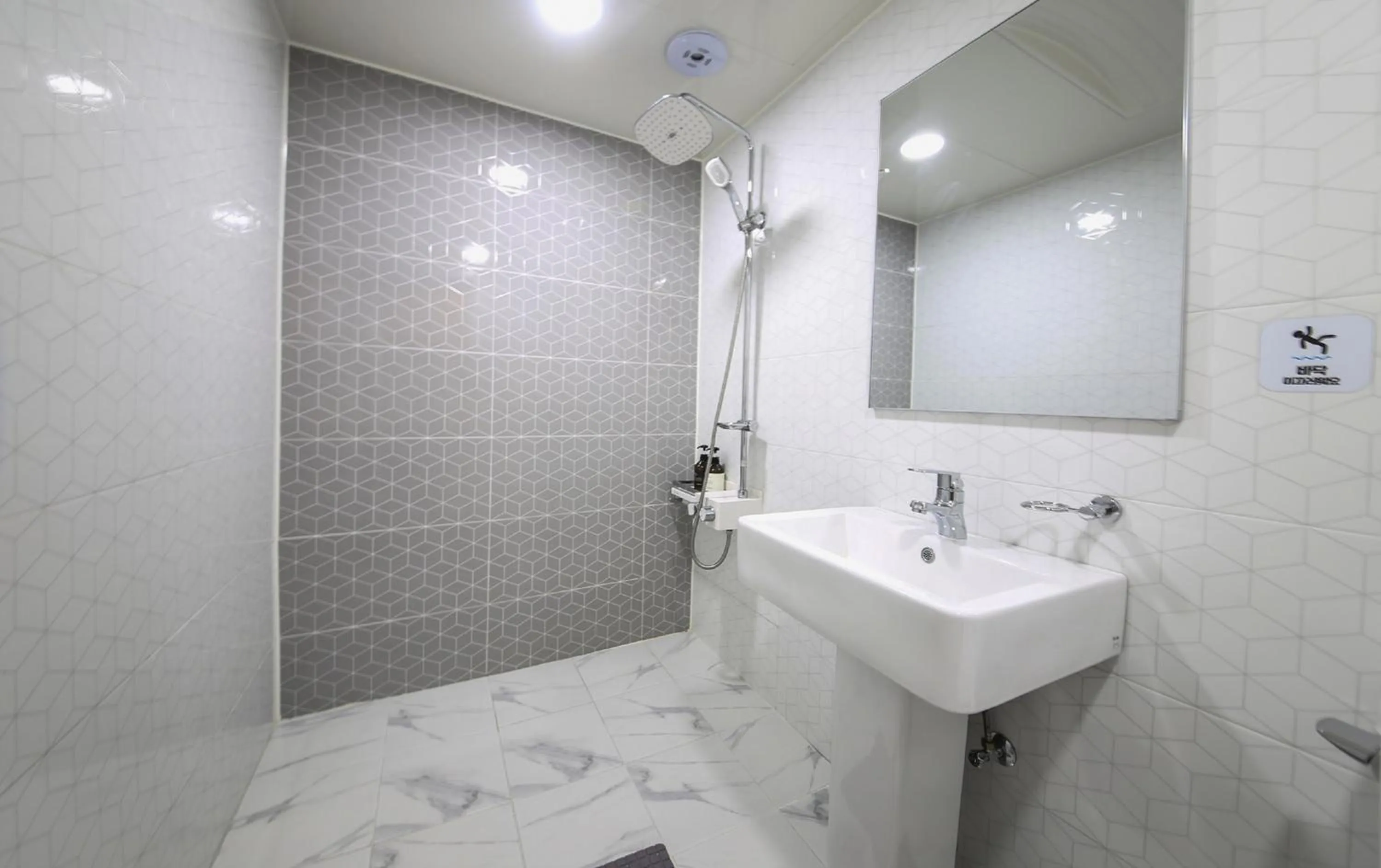 Bathroom in Heimish Hotel