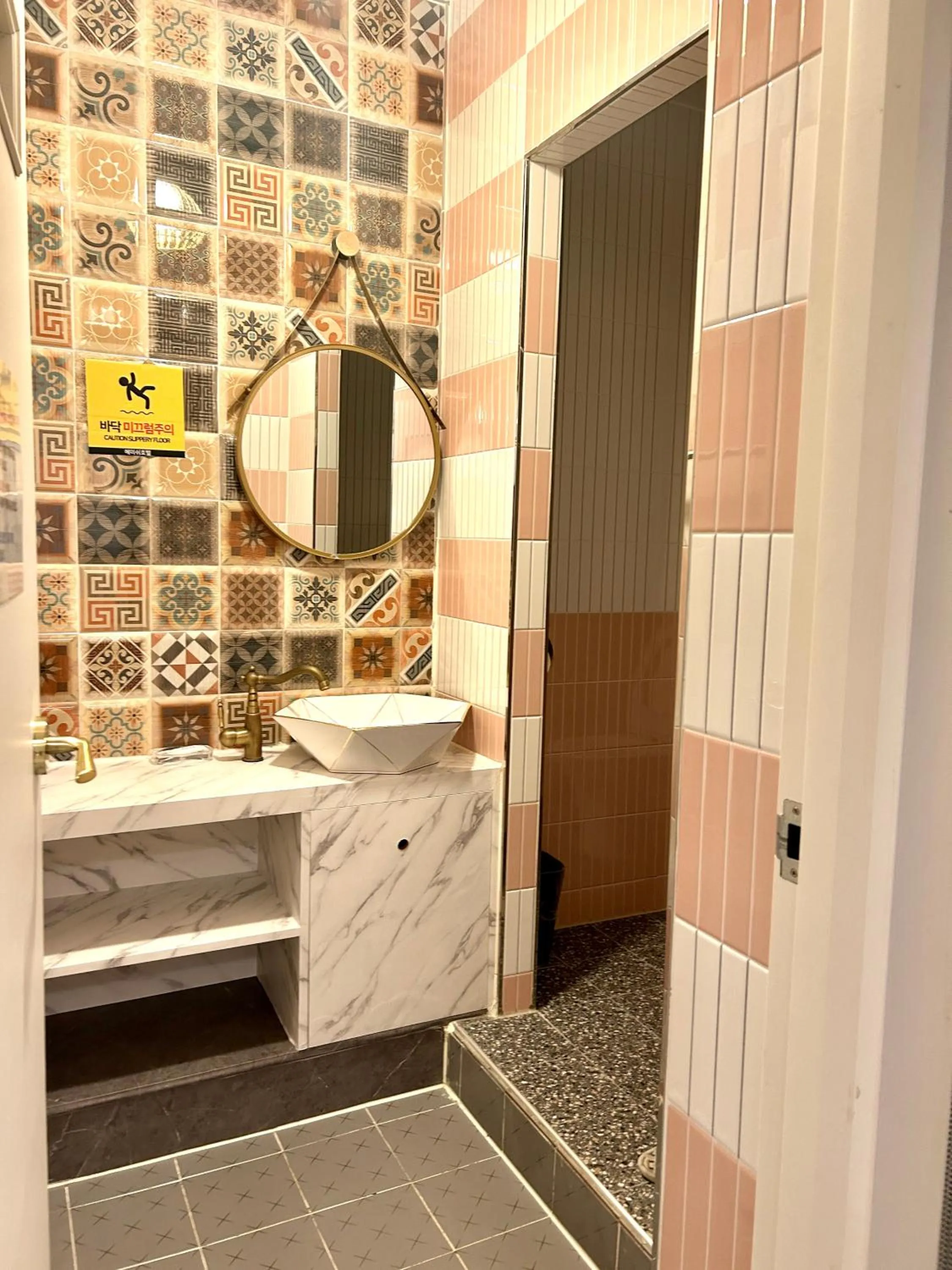 Bathroom in Heimish Hotel