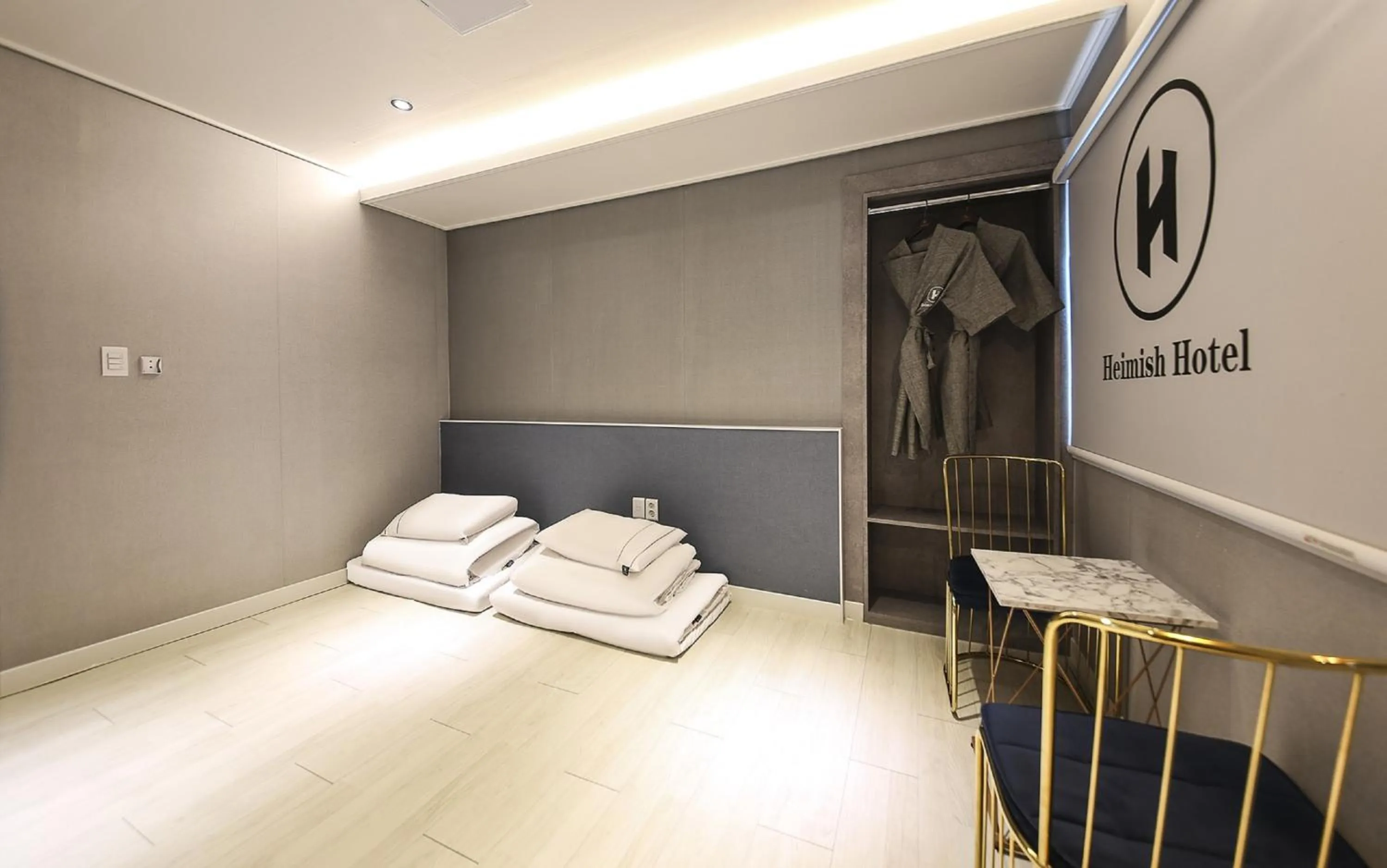 Photo of the whole room, Bed in Heimish Hotel