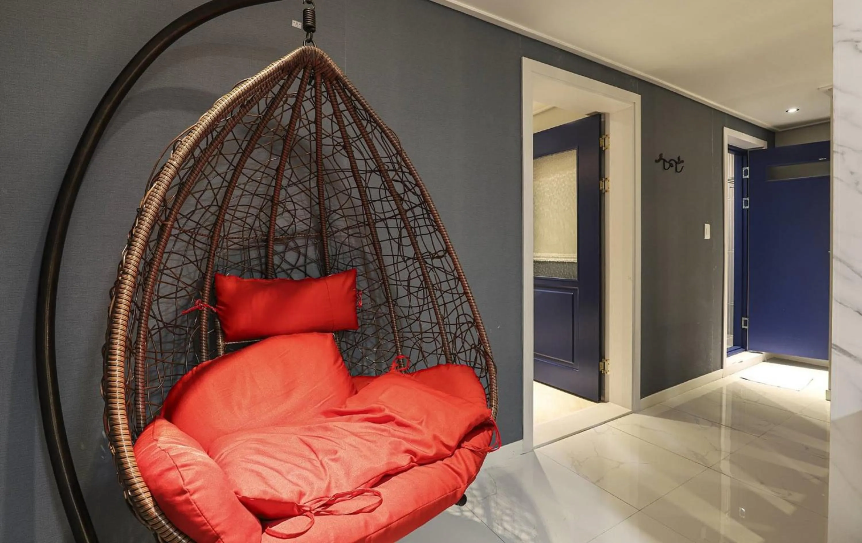 Living room in Heimish Hotel