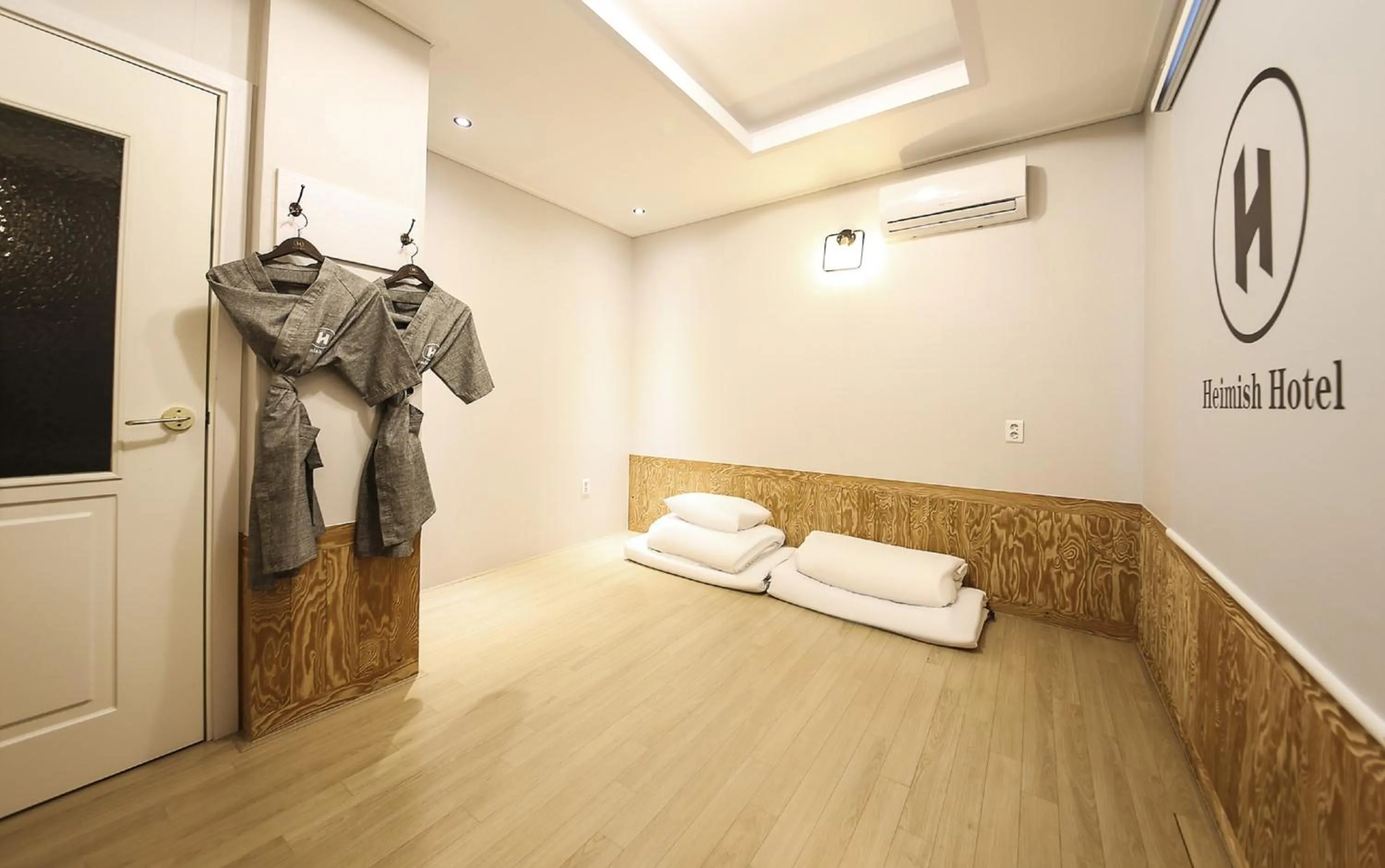 Photo of the whole room in Heimish Hotel