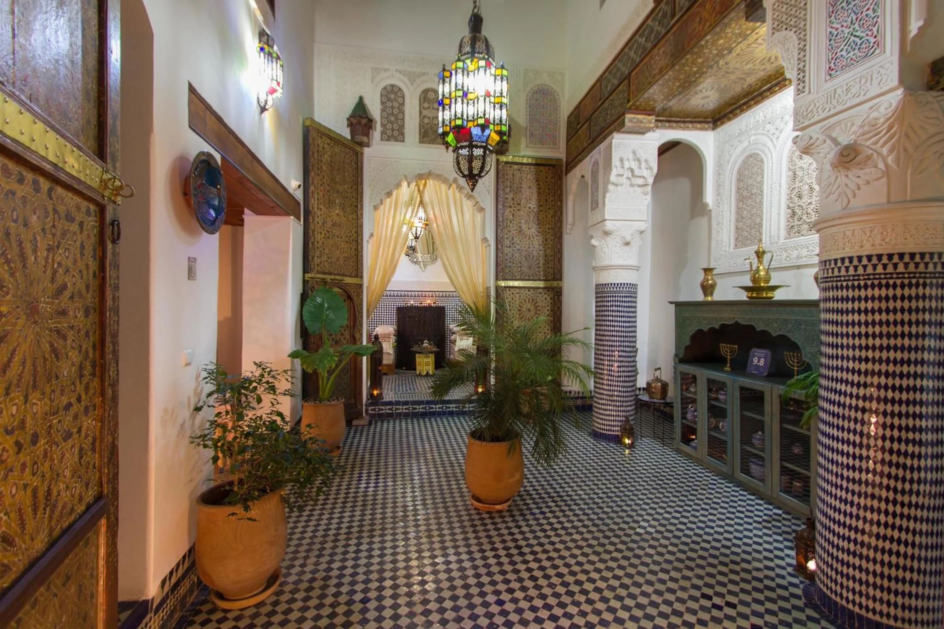 Facade/entrance in Riad Sanaa Rose