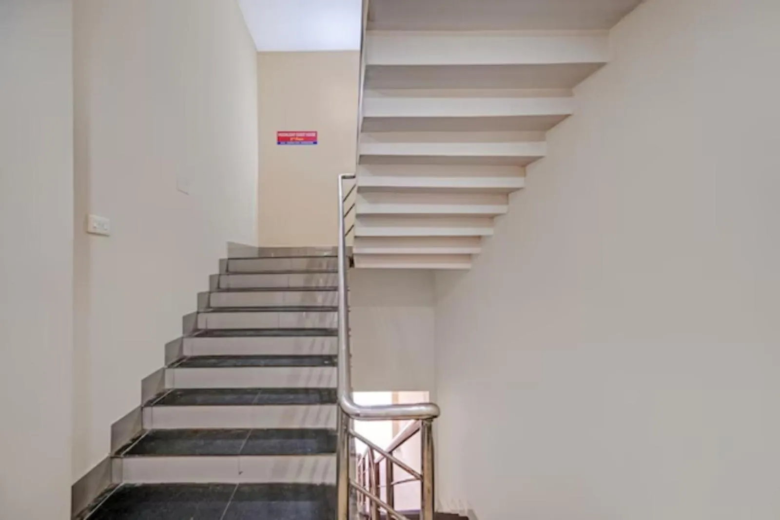 Lobby or reception in Goroomgo Hotel Moon Light Guest House Bhubaneswar - Perfect Room with Spacious Room