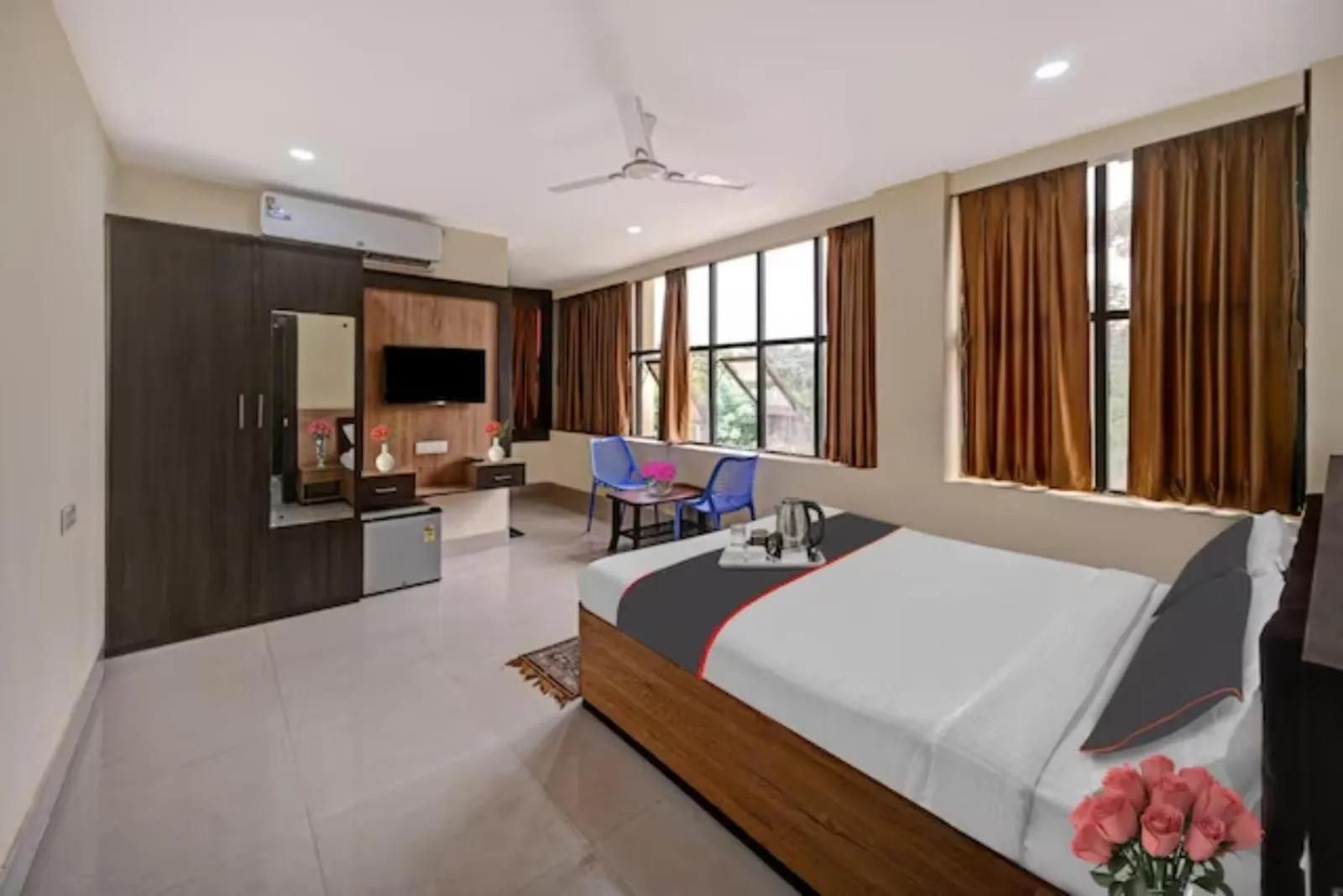 Bed in Goroomgo Hotel Moon Light Guest House Bhubaneswar - Perfect Room with Spacious Room