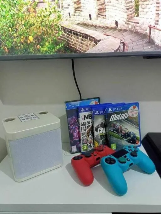 TV and multimedia in Chelsea Suite's Esthetic Staycation at Trees Residence QC