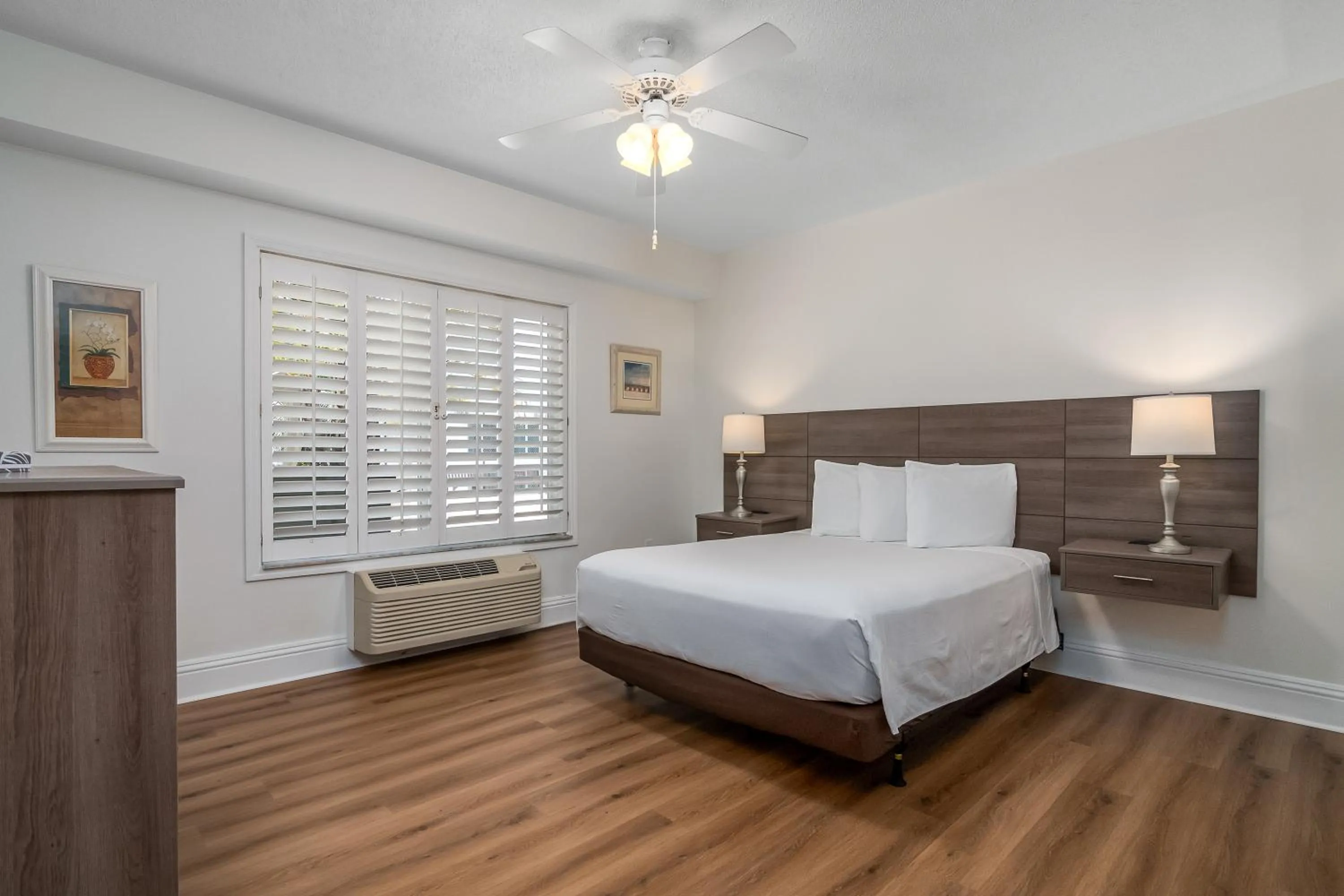 Bed in Naples Park Central Hotel