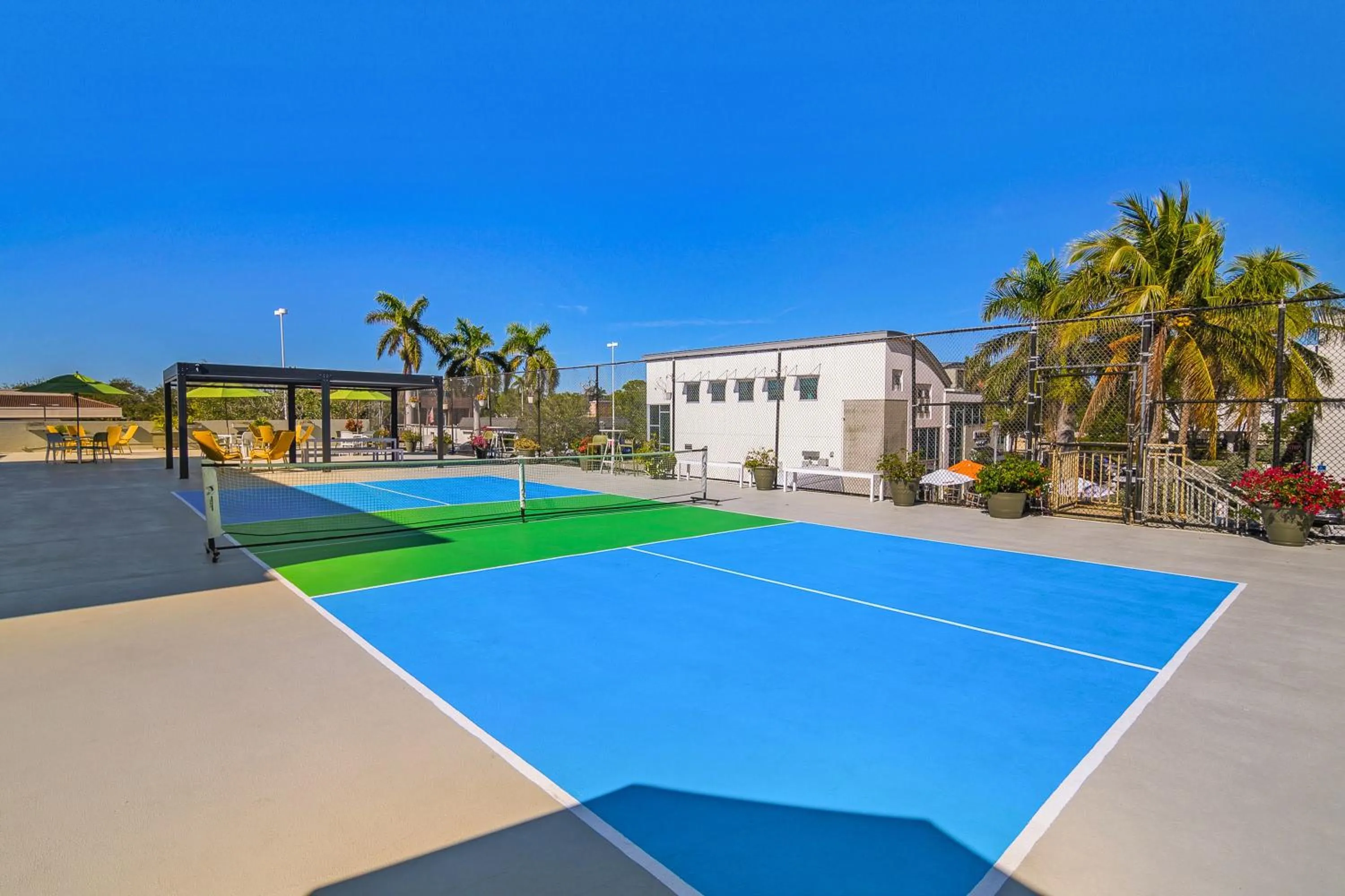 Naples Park Central Hotel