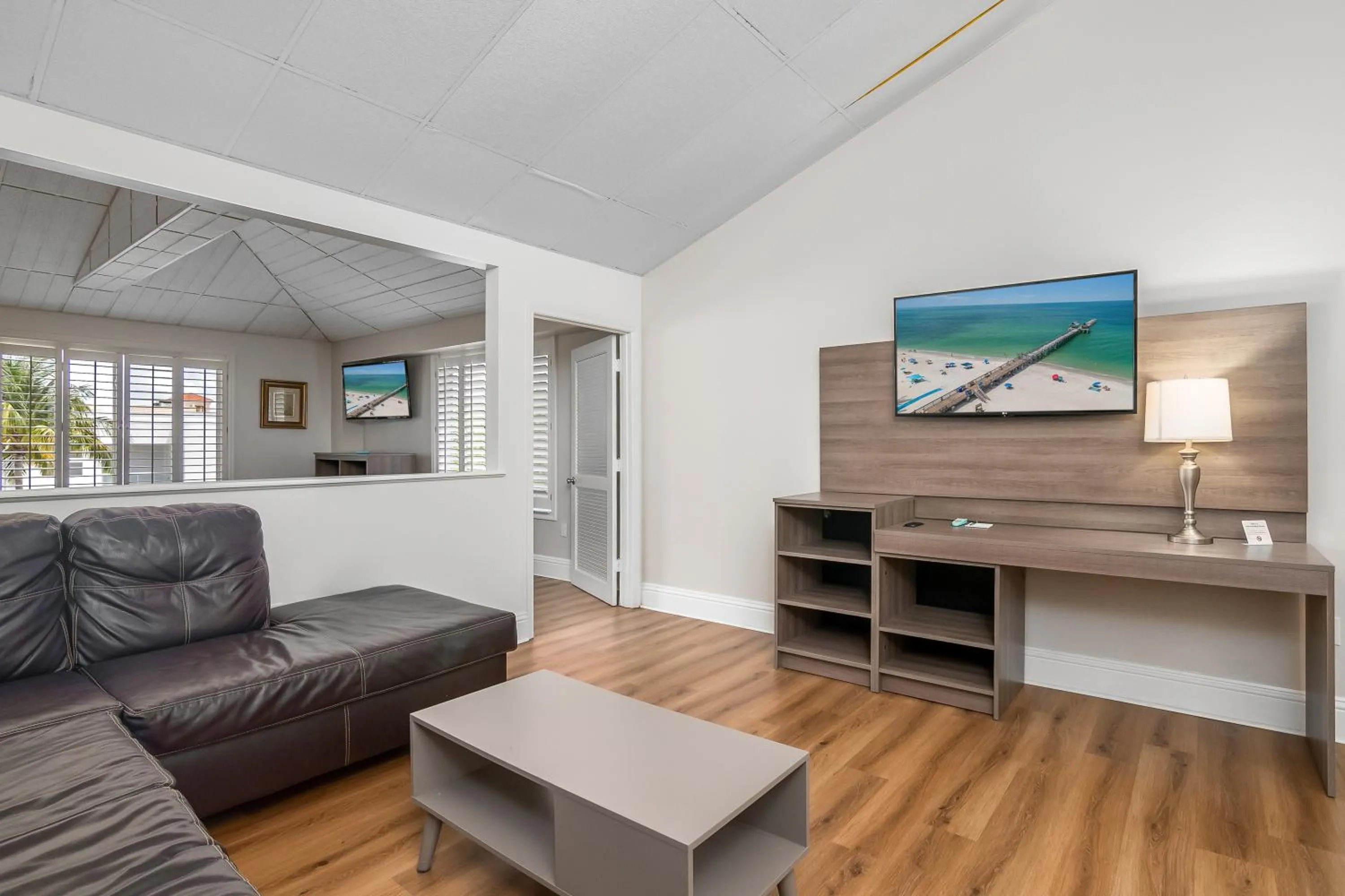 Naples Park Central Hotel