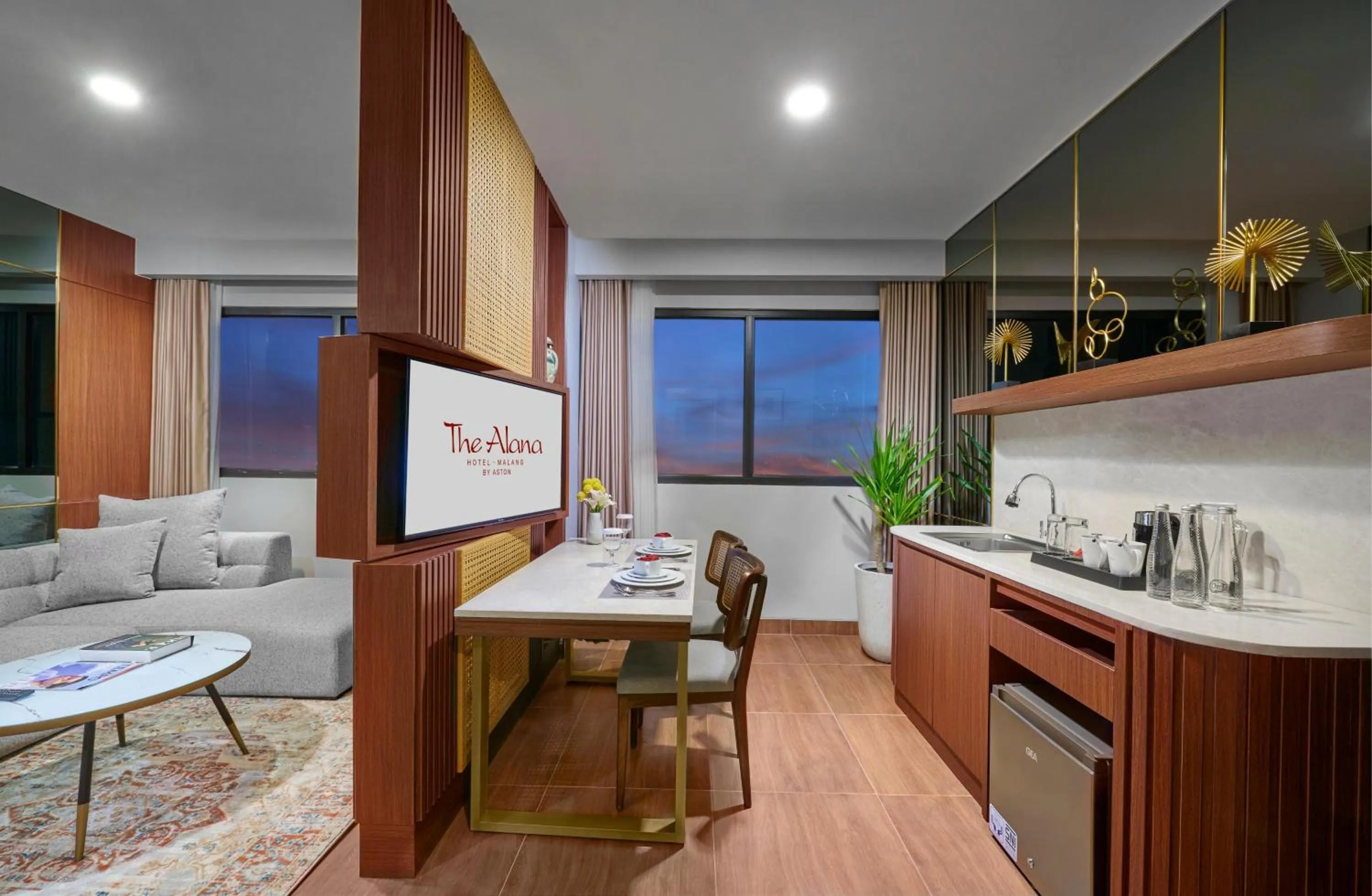 Kitchen or kitchenette in The Alana Hotel Malang