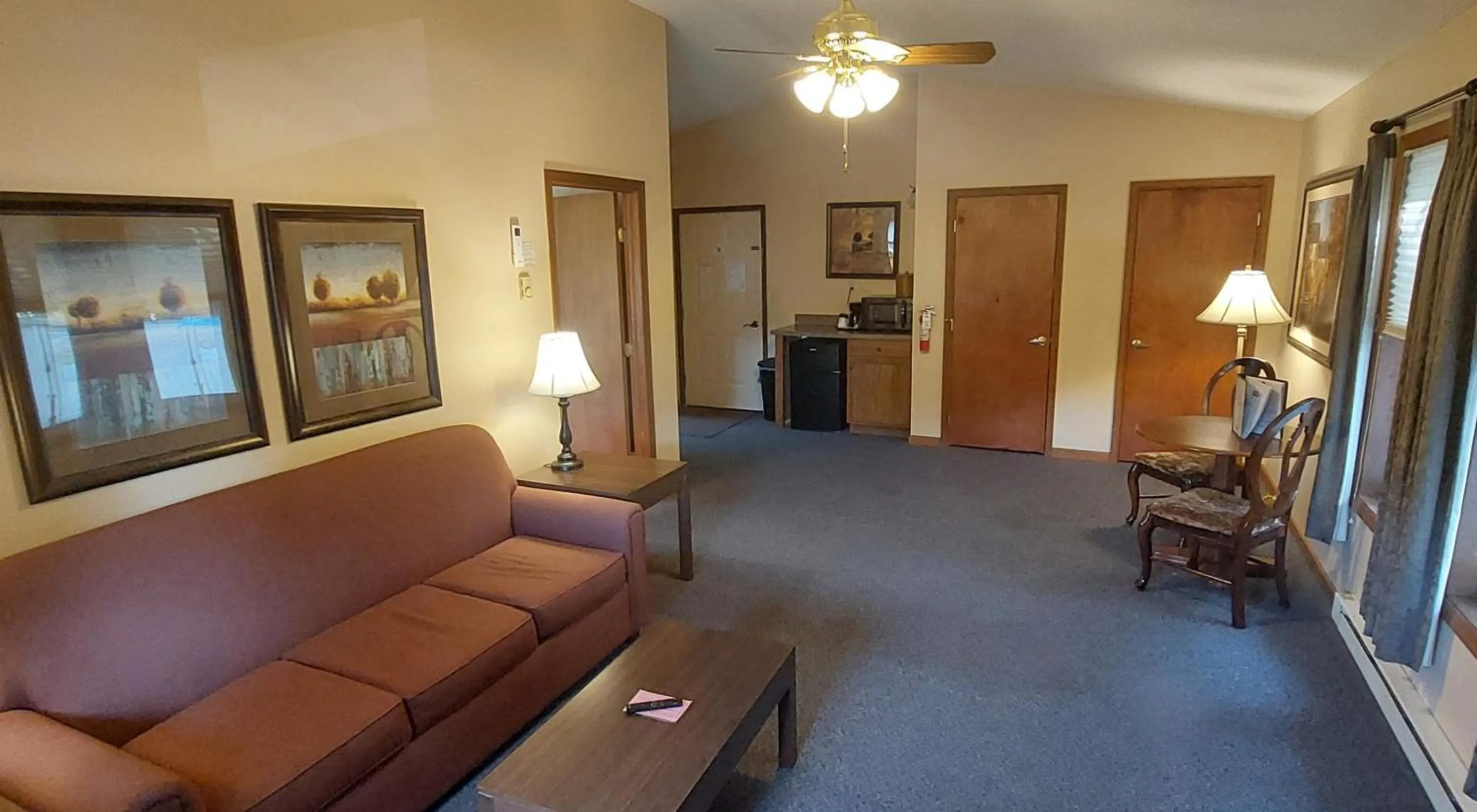 Living room in Woodfield Manor - A Sundance Vacations Property