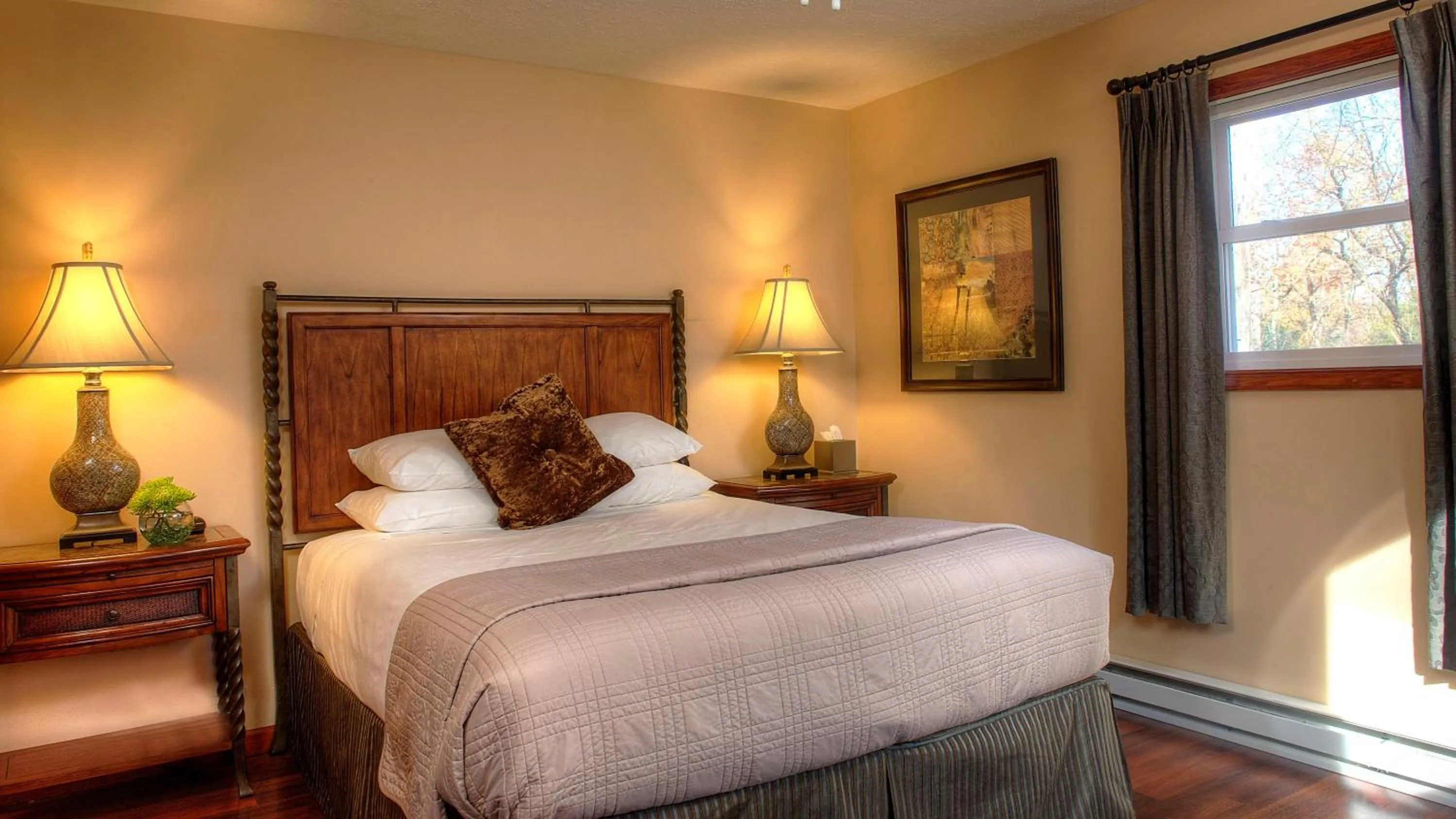 Bedroom, Bed in Woodfield Manor - A Sundance Vacations Property